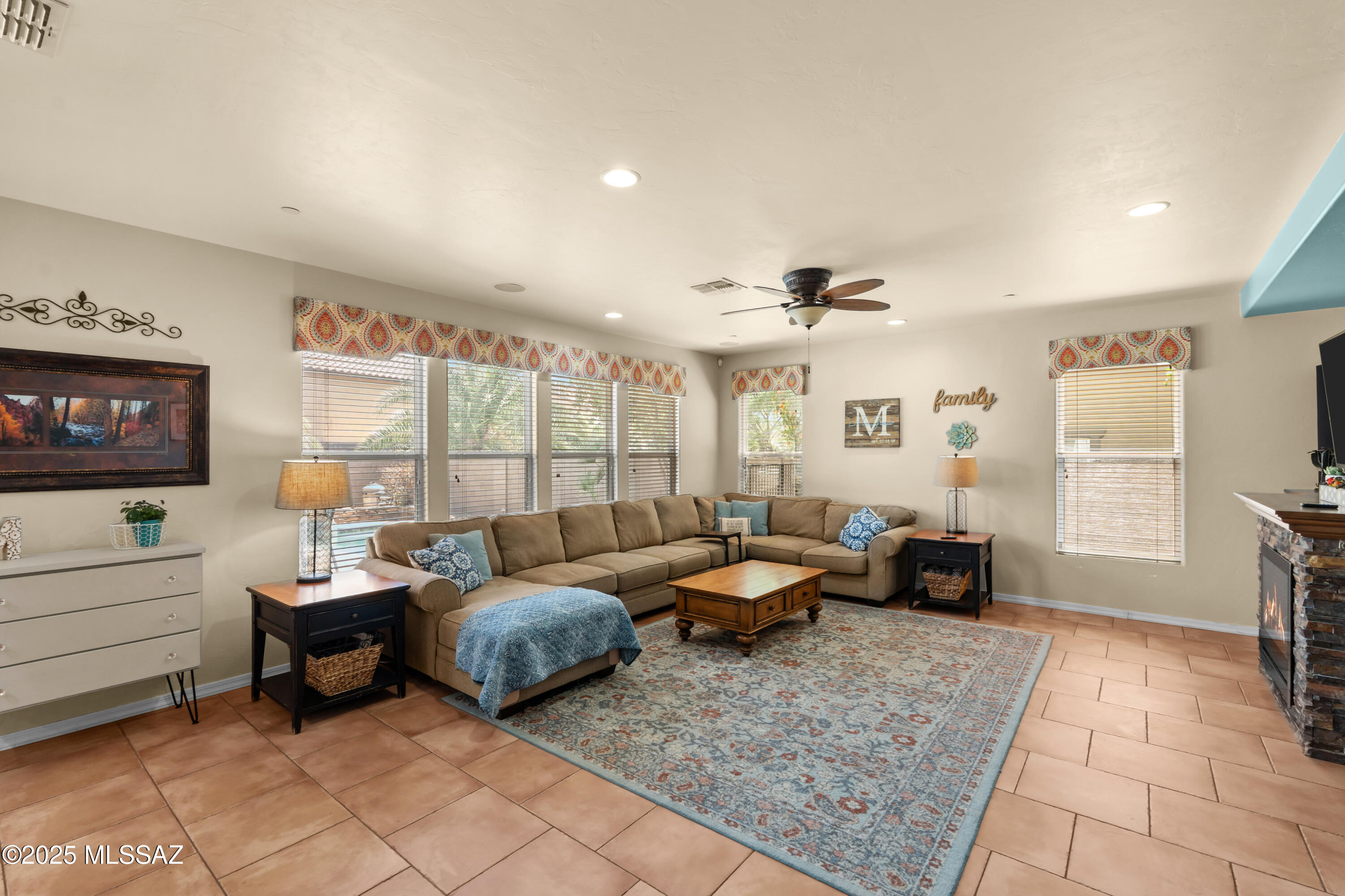 Sahuarita, Arizona, 85629, United States, 4 Bedrooms Bedrooms, ,3 BathroomsBathrooms,Residential,For Sale,1827979