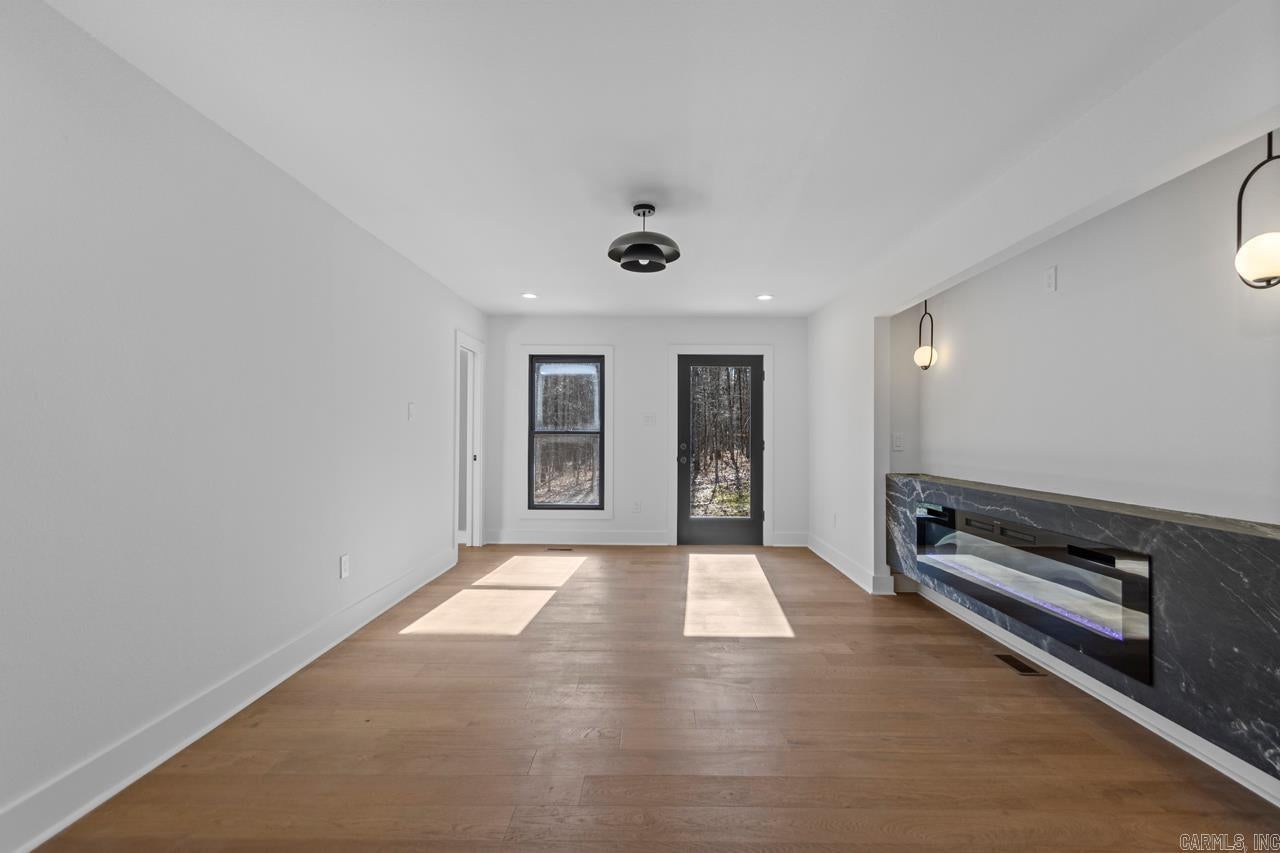 Alexander, Arkansas, 72002, United States, 6 Bedrooms Bedrooms, ,4 BathroomsBathrooms,Residential,For Sale,1986136