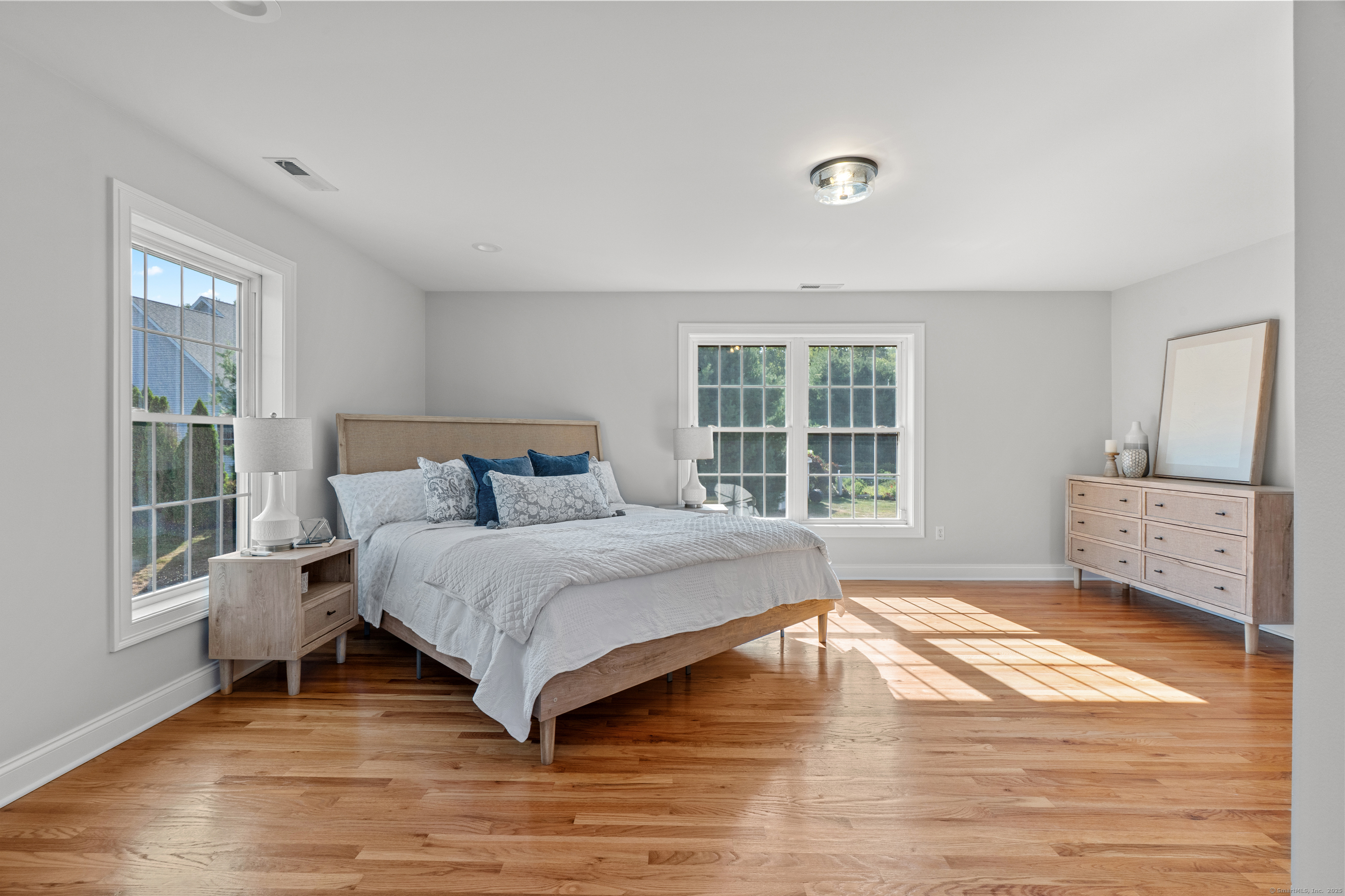 Manchester, Connecticut, 06040, United States, 4 Bedrooms Bedrooms, ,3 BathroomsBathrooms,Residential,For Sale,1919833