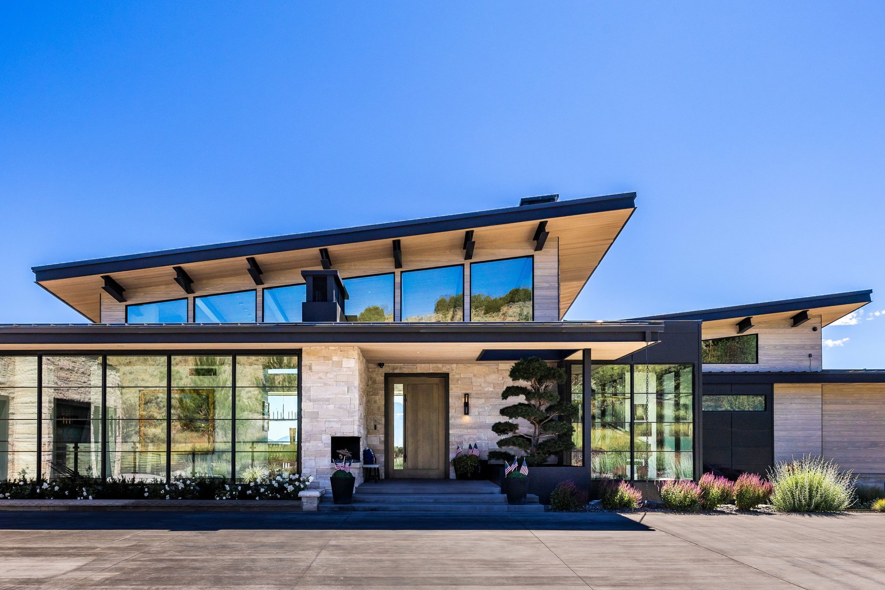  Luxury Lives Here  Architectural Masterpiece with Unmatched Privacy & Views - 物件實景