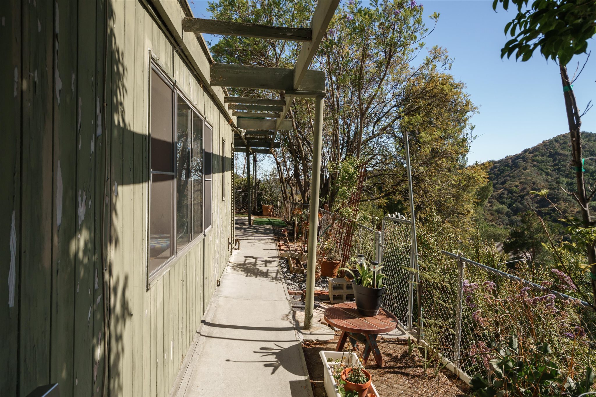  2885 Edgewick Road - 物件實景
