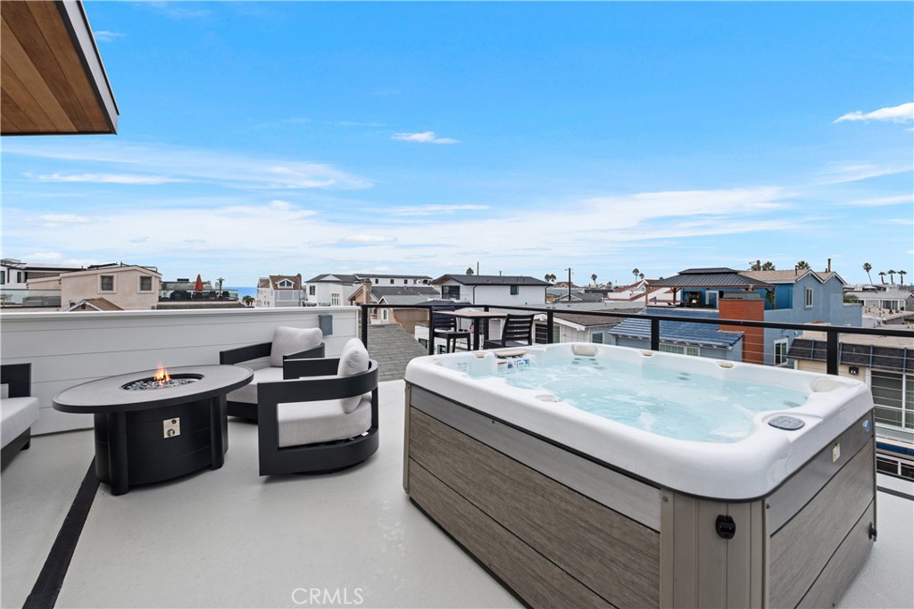 Newport Beach, California, 92663, United States, 5 Bedrooms Bedrooms, ,6 BathroomsBathrooms,Residential,For Sale,1993408