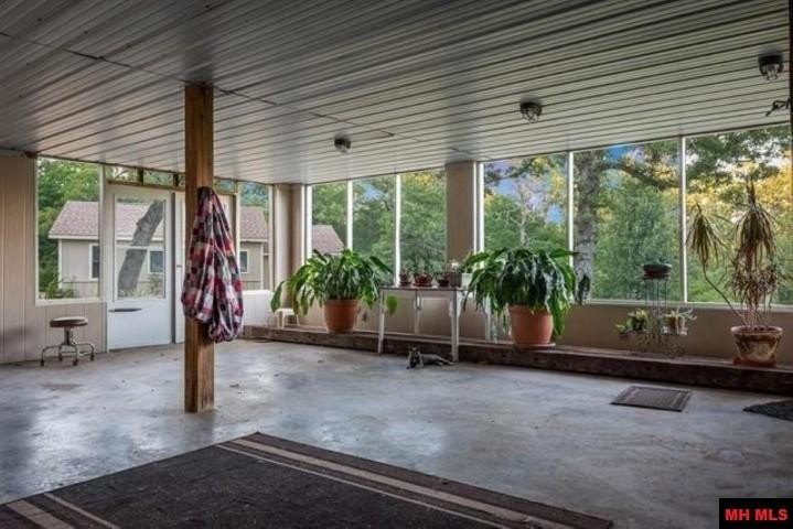 Mountain Home, Arkansas, 72653, United States, 5 Bedrooms Bedrooms, ,4 BathroomsBathrooms,Residential,For Sale,1899496
