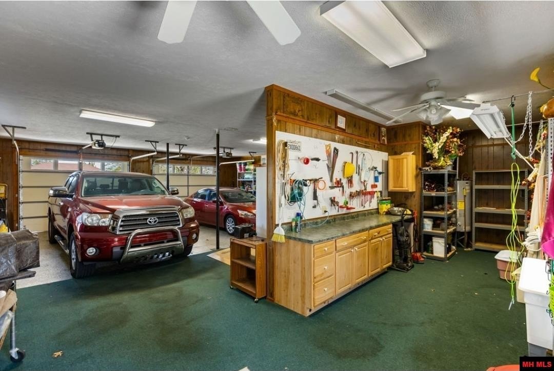 Mountain Home, Arkansas, 72653, United States, 3 Bedrooms Bedrooms, ,4 BathroomsBathrooms,Residential,For Sale,2036578