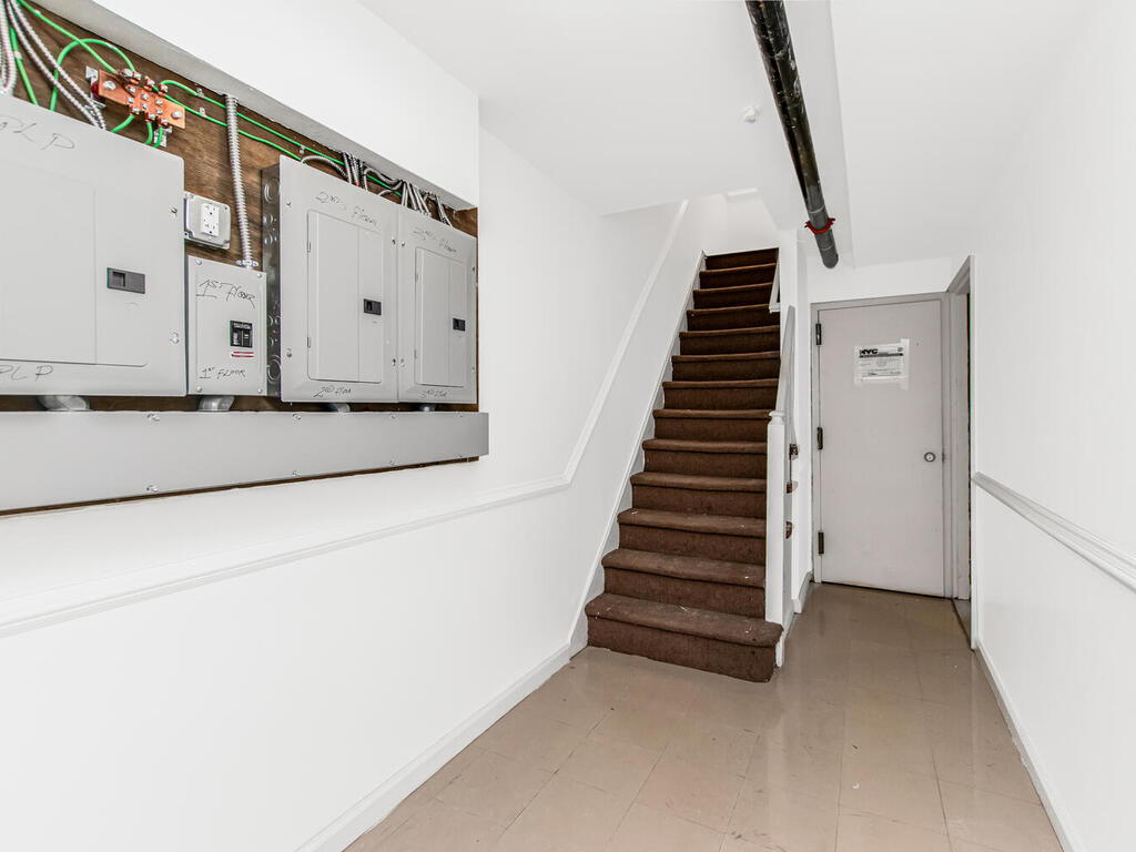 Bronx, New York, 10462, United States, 8 Bedrooms Bedrooms, ,3 BathroomsBathrooms,Residential,For Sale,1981445