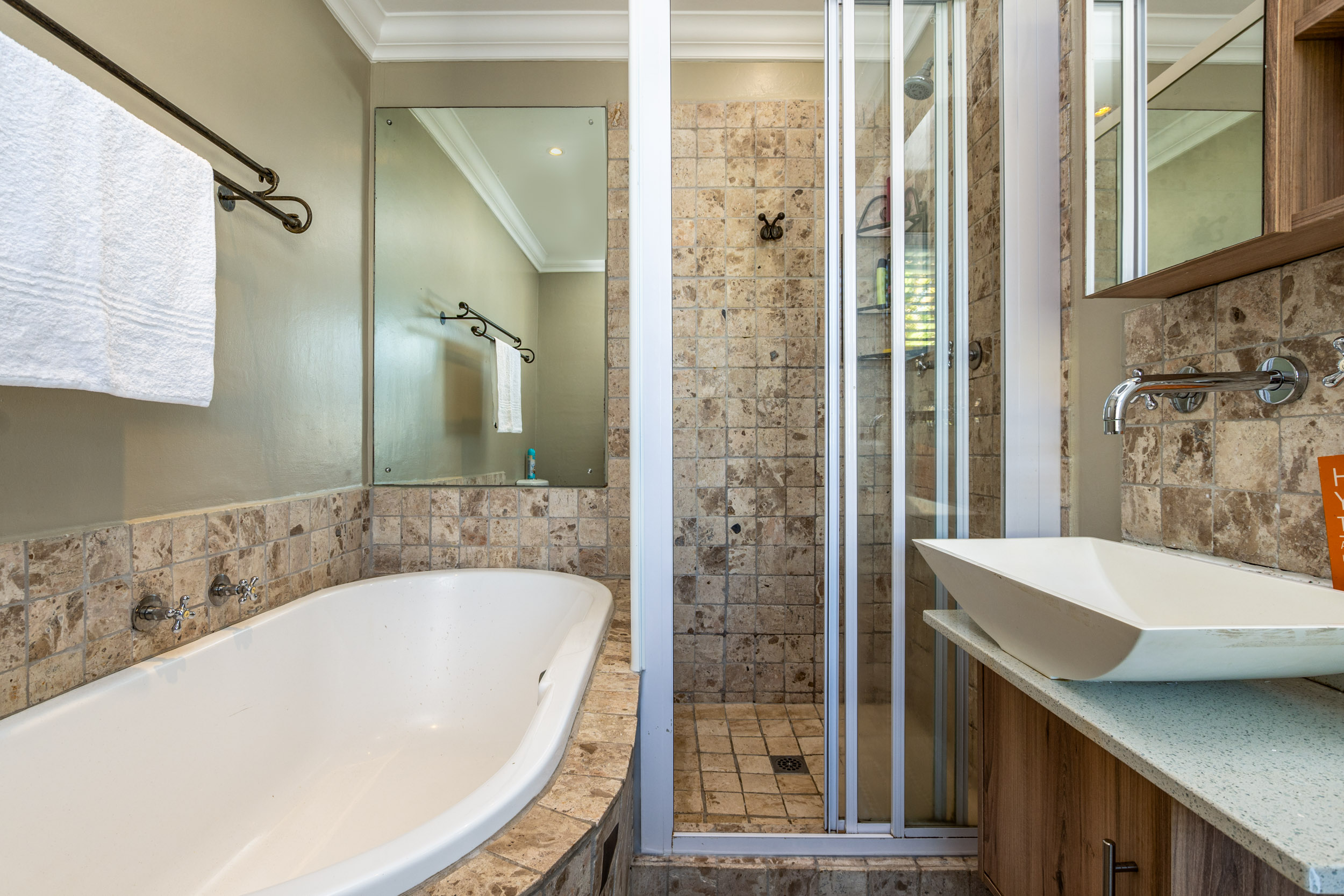  Newly Renovated Coastal Residence with Spectacular Ocean Views in Shaka