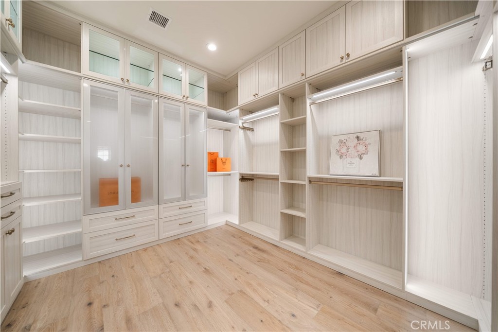 Irvine, California, 92602, United States, 5 Bedrooms Bedrooms, ,6 BathroomsBathrooms,Residential,For Sale,1982881