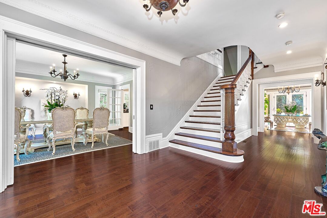 Los Angeles, California, 90005, United States, 5 Bedrooms Bedrooms, ,6 BathroomsBathrooms,Residential,For Sale,1907226