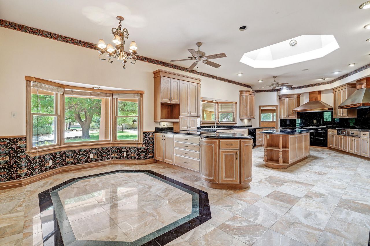 Los Ranchos, New Mexico, 87107, United States, 5 Bedrooms Bedrooms, ,5 BathroomsBathrooms,Residential,For Sale,1900994