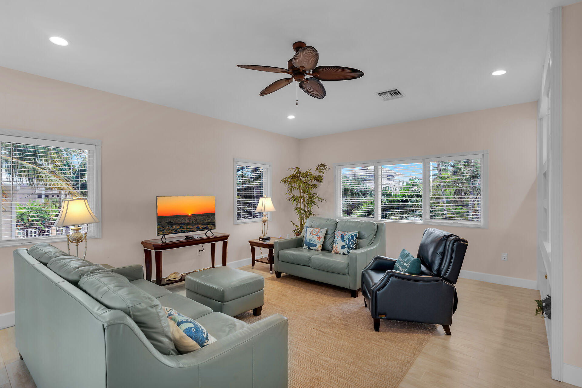MARATHON, Florida, 33050, United States, 5 Bedrooms Bedrooms, ,3 BathroomsBathrooms,Residential,For Sale,1691478