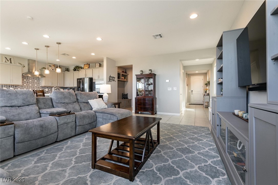 Las Vegas, Nevada, 89166, United States, 4 Bedrooms Bedrooms, ,3 BathroomsBathrooms,Residential,For Sale,1960504