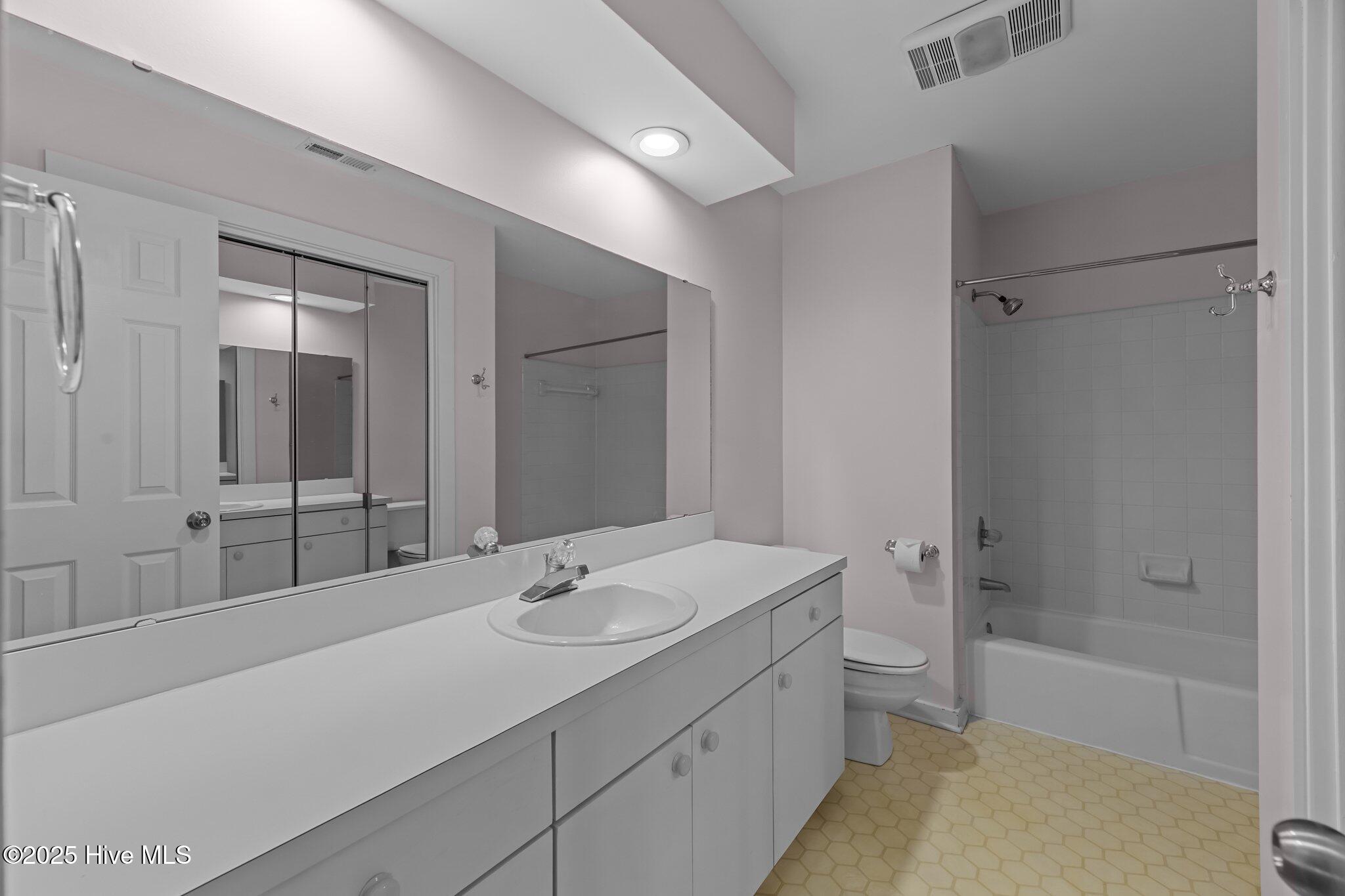 New Bern, North Carolina, 28562, United States, 2 Bedrooms Bedrooms, ,3 BathroomsBathrooms,Residential,For Sale,1695183