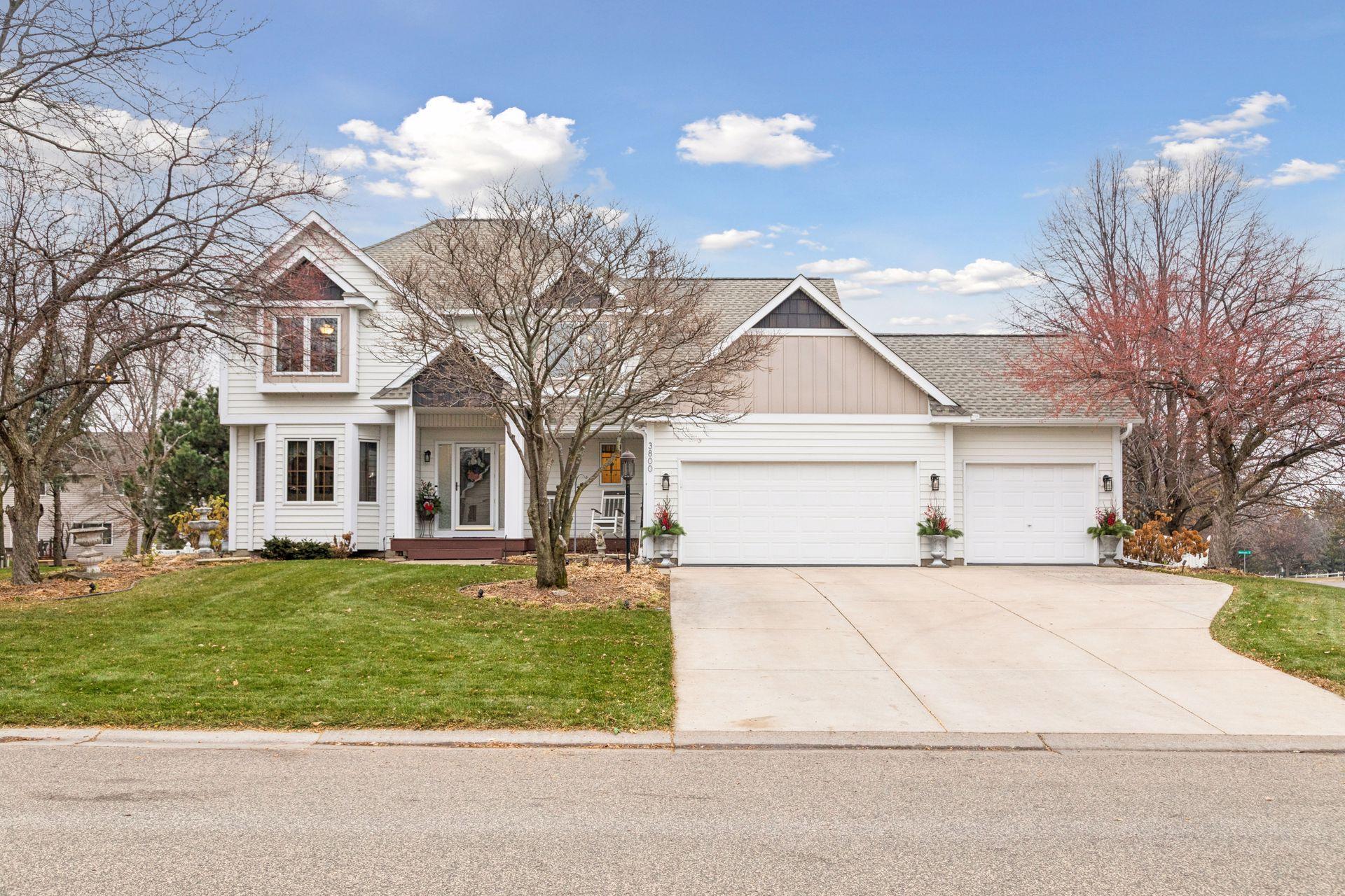 Woodbury, Minnesota, 55129, United States, 5 Bedrooms Bedrooms, ,3 BathroomsBathrooms,Residential,For Sale,1998443