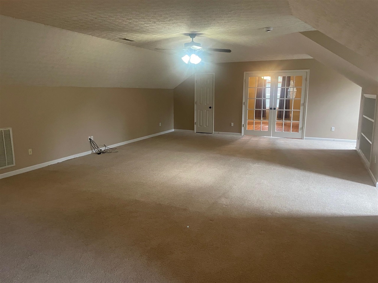 Bowling Green, Kentucky, 42104, United States, 4 Bedrooms Bedrooms, ,5 BathroomsBathrooms,Residential,For Sale,1971353