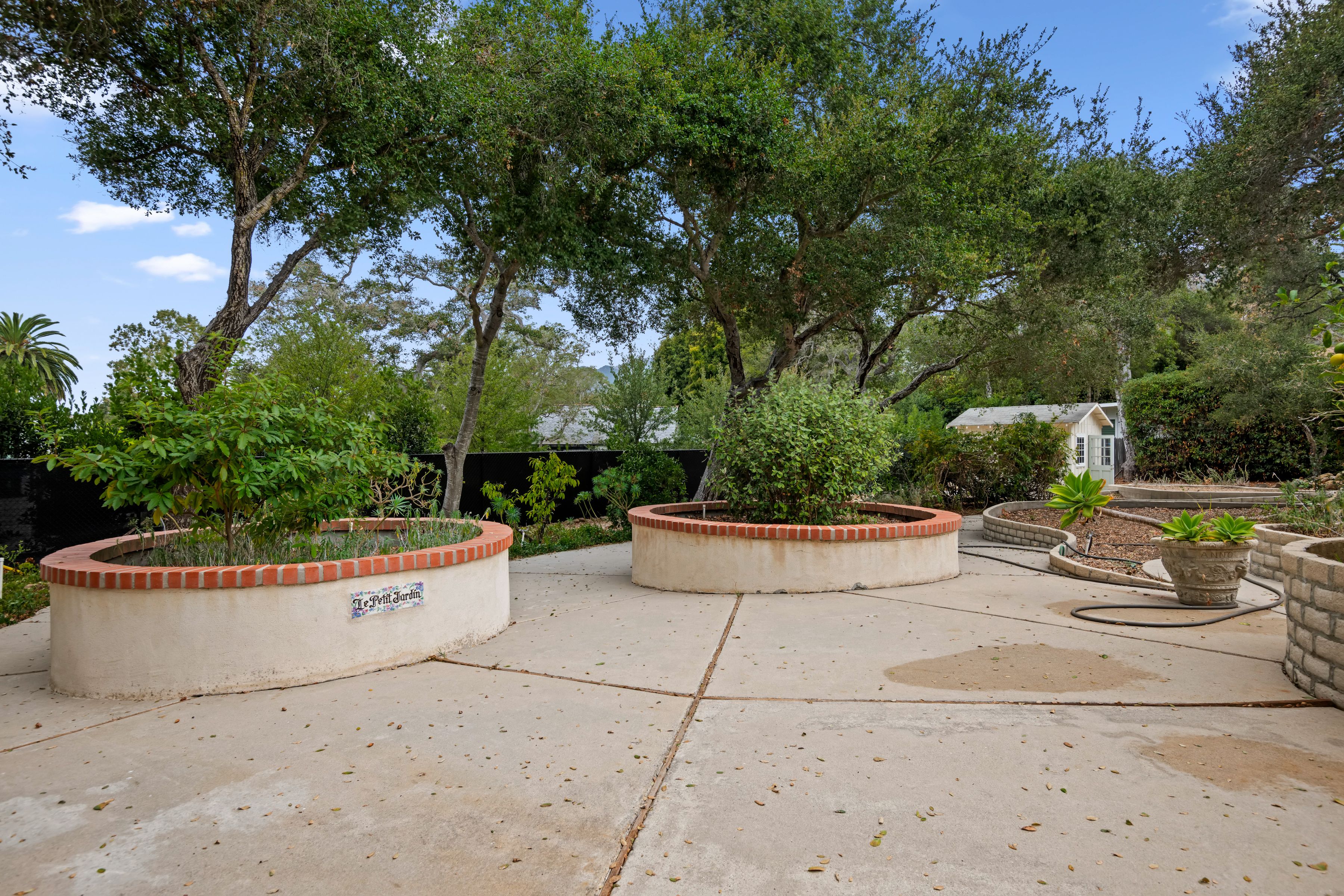  Secluded Montecito Flag-Lot Fixer - 物件實景
