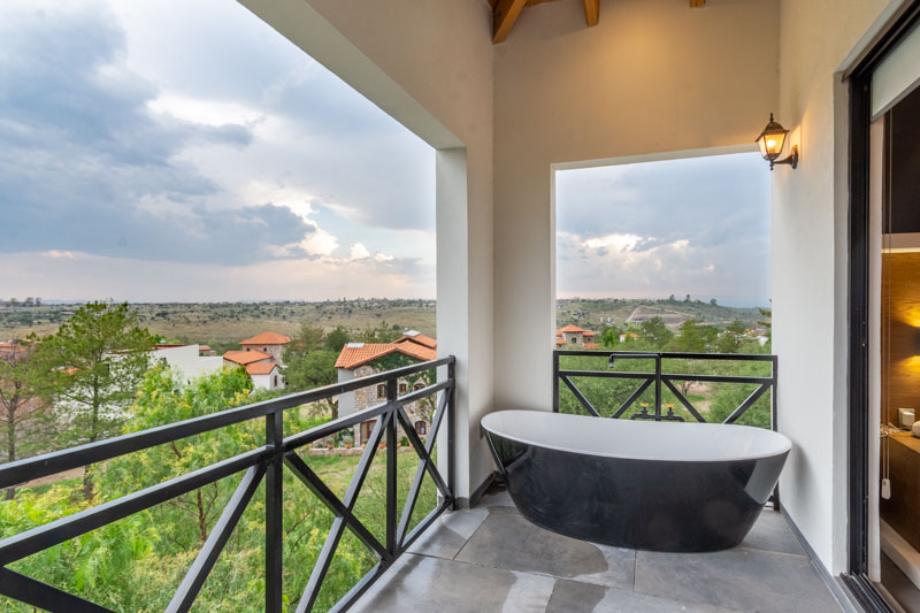San Miguel de Allende, Guanajuato, 37893, Mexico, 4 Bedrooms Bedrooms, ,5 BathroomsBathrooms,Residential,For Sale,1918429