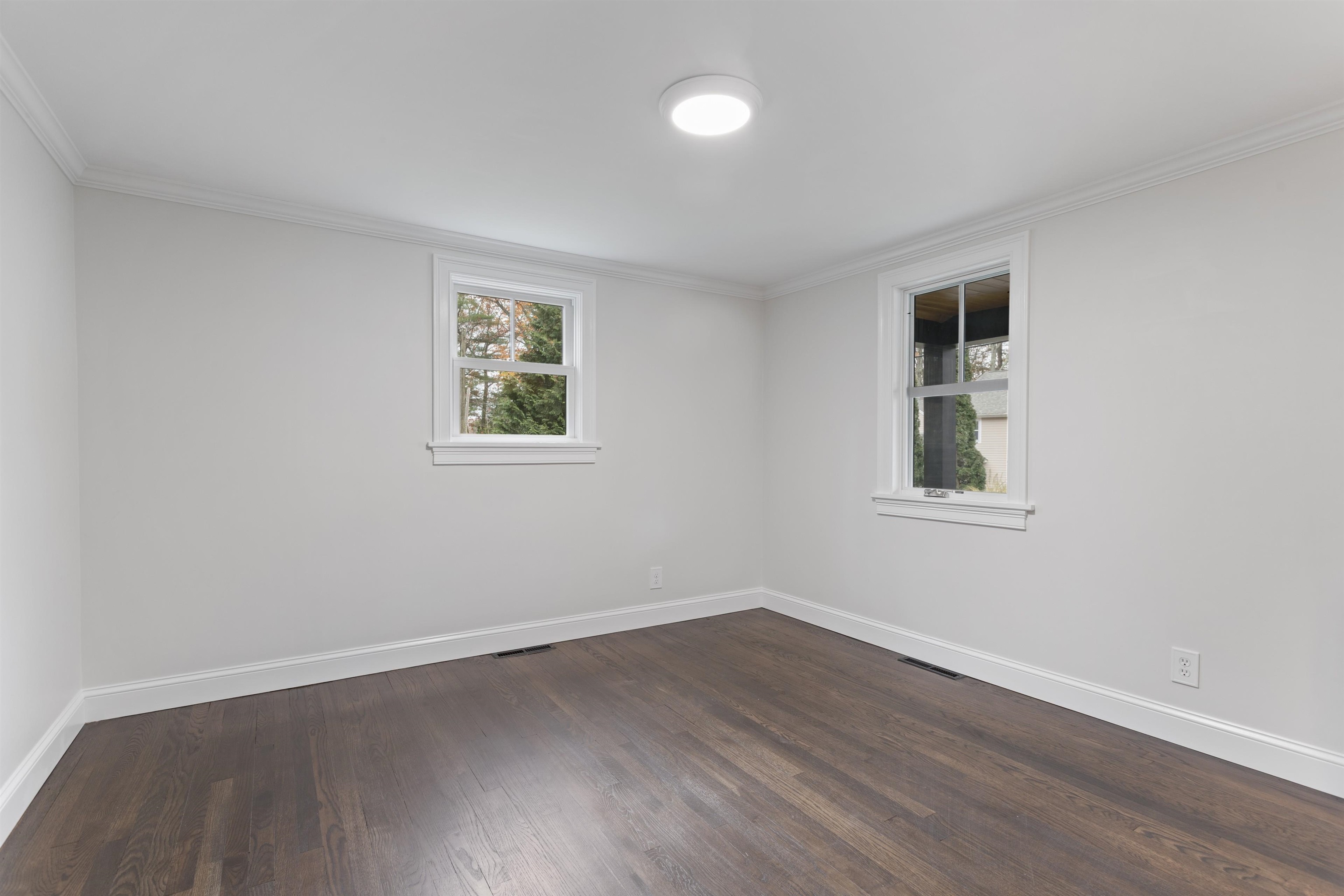 Portsmouth, New Hampshire, 03801, United States, 3 Bedrooms Bedrooms, ,1 BathroomBathrooms,Residential,For Sale,1991010