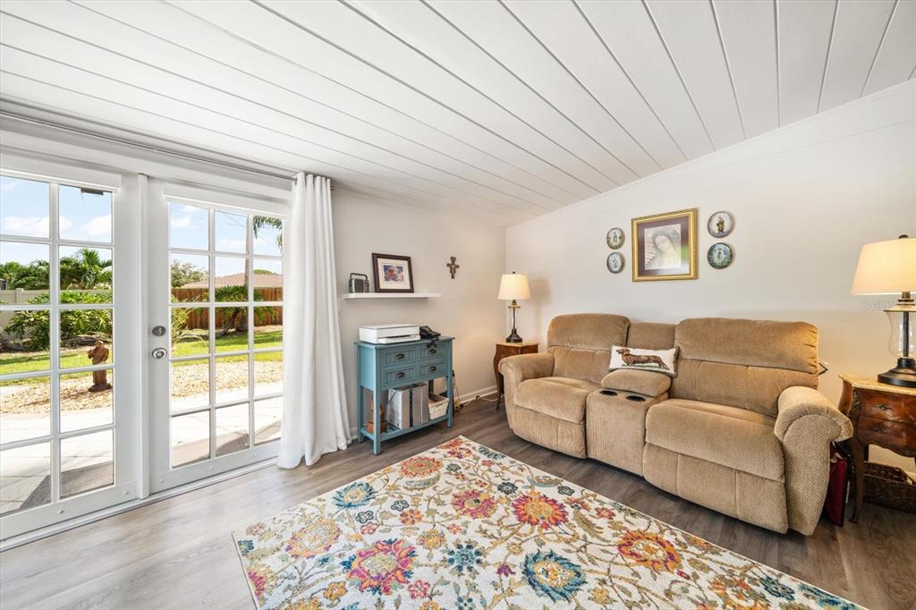 Belleair, Florida, 33756, United States, 2 Bedrooms Bedrooms, ,2 BathroomsBathrooms,Residential,For Sale,1917334