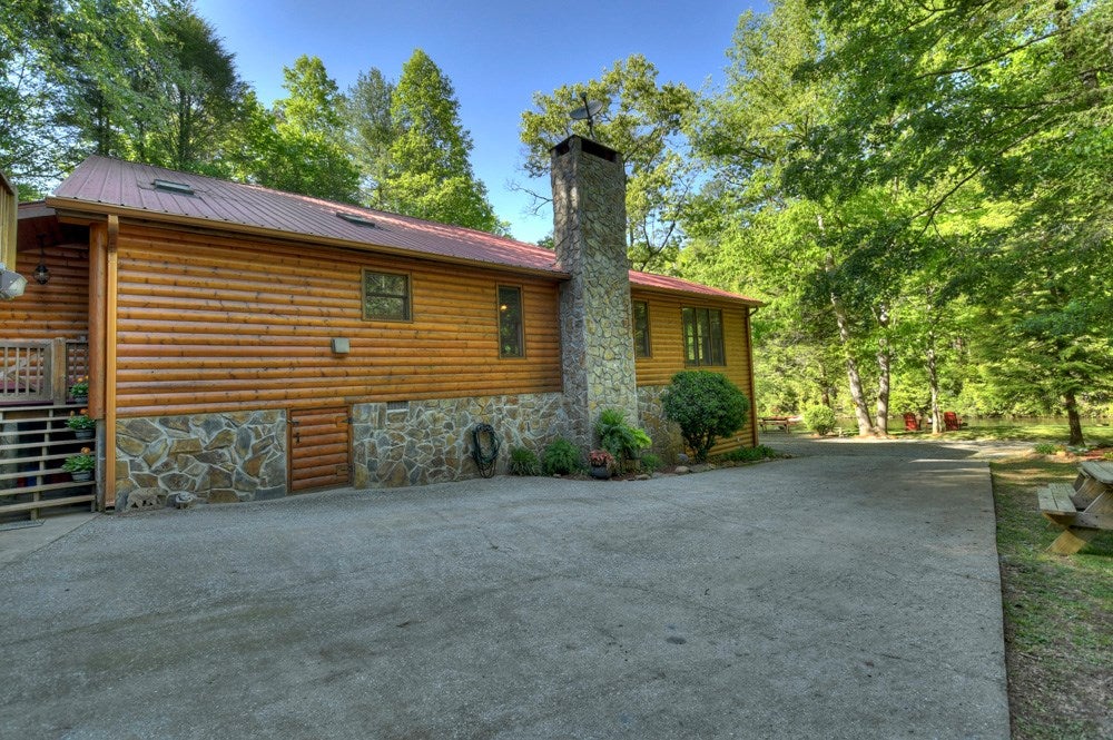 Blue Ridge, Georgia, 30513, United States, 4 Bedrooms Bedrooms, ,3 BathroomsBathrooms,Residential,For Sale,1858921