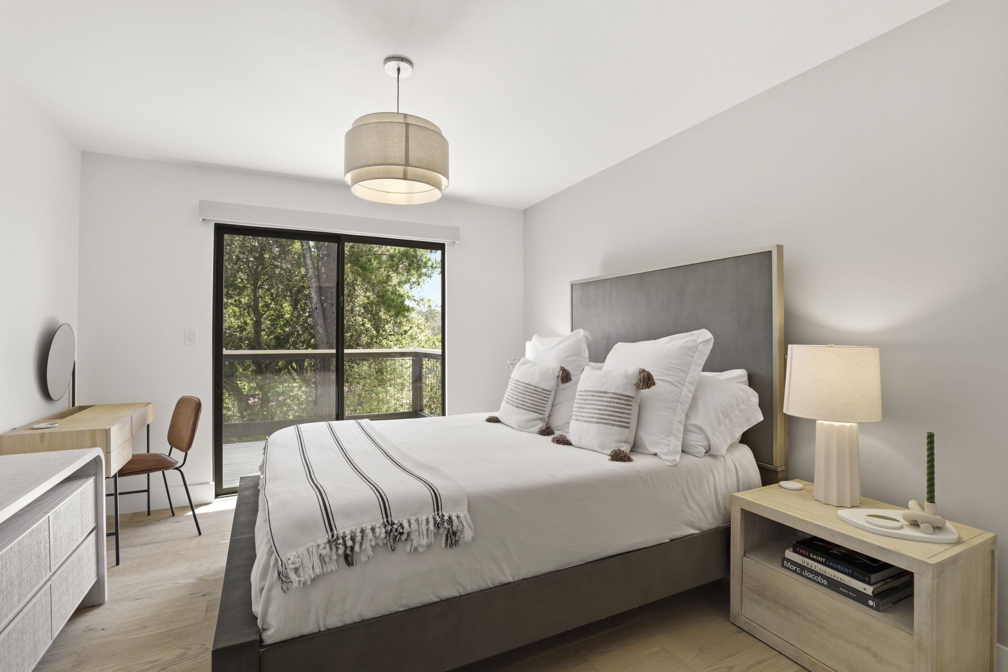  Thoughtfully Expanded and Extensively Renovated - 物件實景