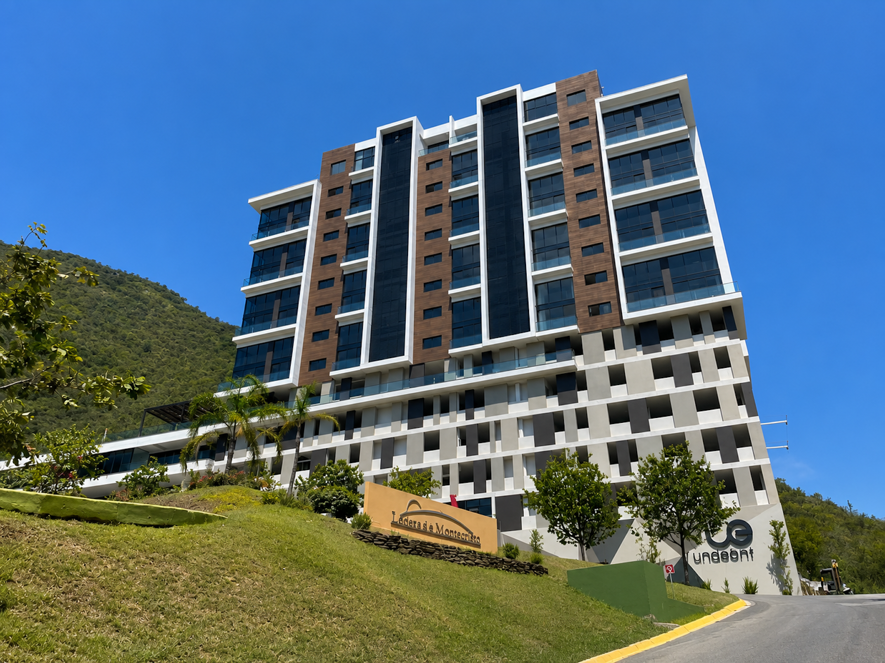  Double-Height Residence with Panoramic Views - 物件實景