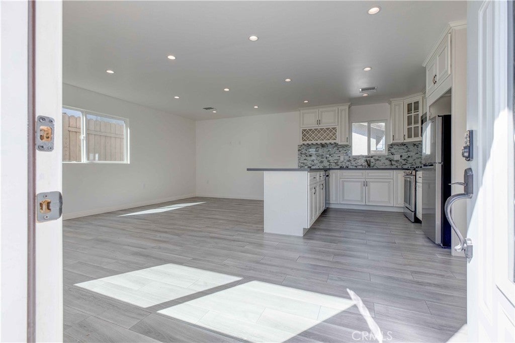 Sun Valley, California, 91352, United States, 4 Bedrooms Bedrooms, ,3 BathroomsBathrooms,Residential,For Sale,1938839