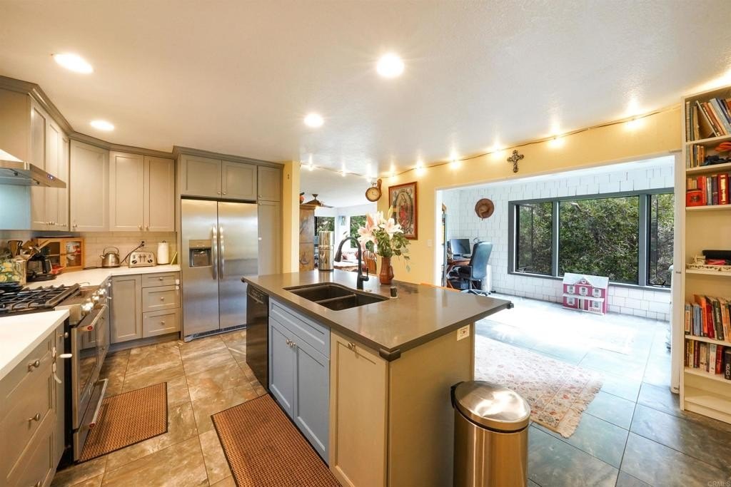 San Diego, California, 92102, United States, 3 Bedrooms Bedrooms, ,4 BathroomsBathrooms,Residential,For Sale,1991892