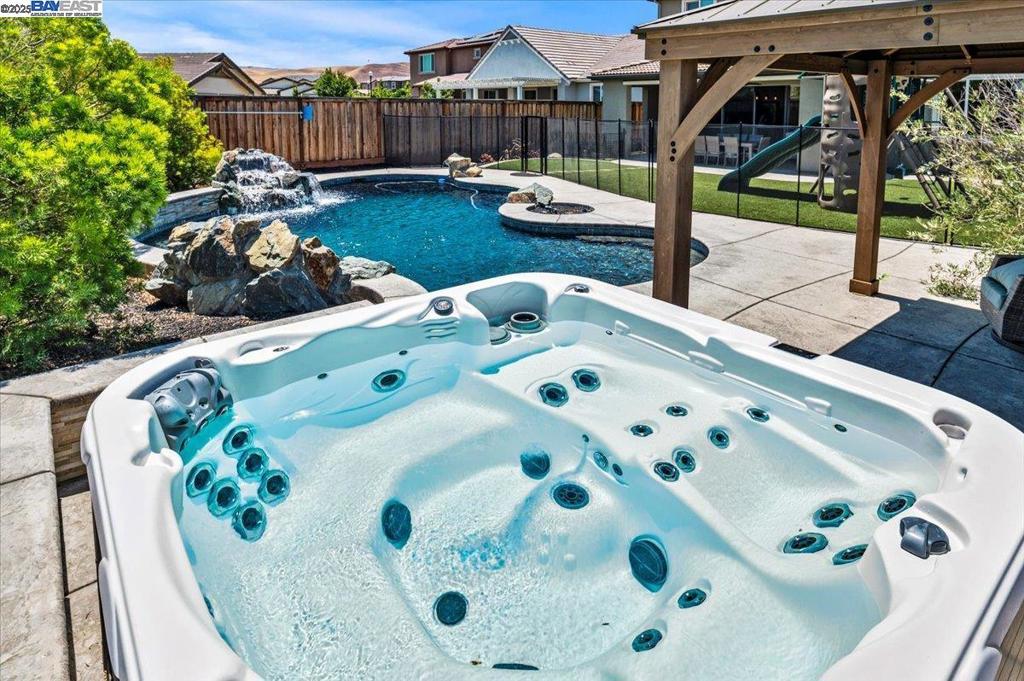 Tracy, California, 95377, United States, 5 Bedrooms Bedrooms, ,4 BathroomsBathrooms,Residential,For Sale,1943891