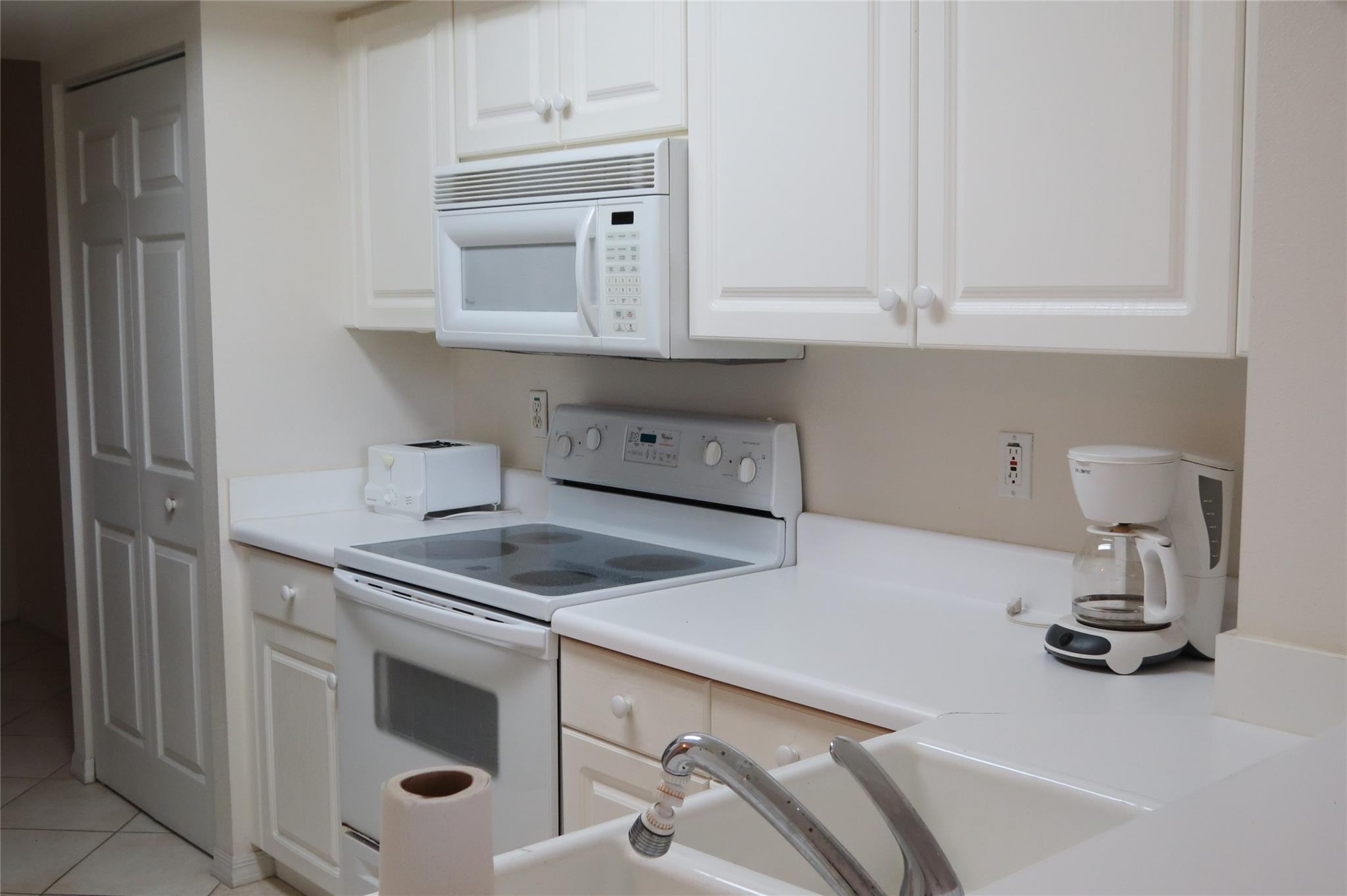 Pompano Beach, Florida, 33062, United States, 2 Bedrooms Bedrooms, ,3 BathroomsBathrooms,Residential,For Sale,1915850