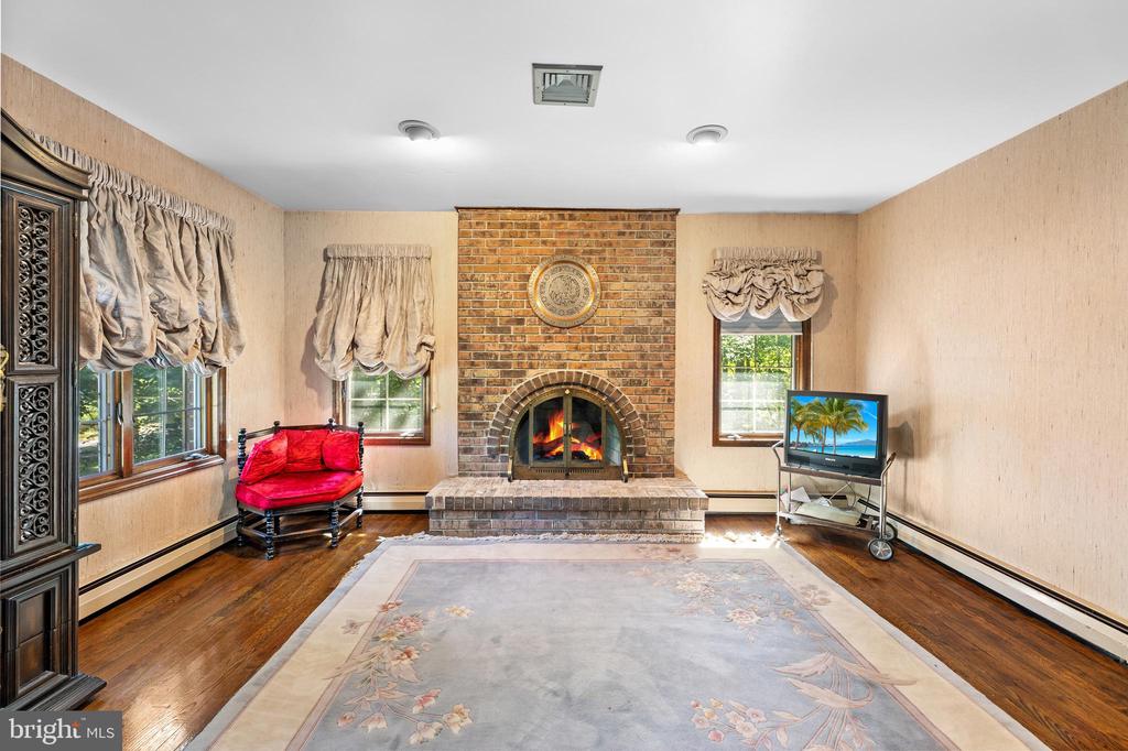 Hightstown, New Jersey, 08520, United States, 5 Bedrooms Bedrooms, ,4 BathroomsBathrooms,Residential,For Sale,1905744