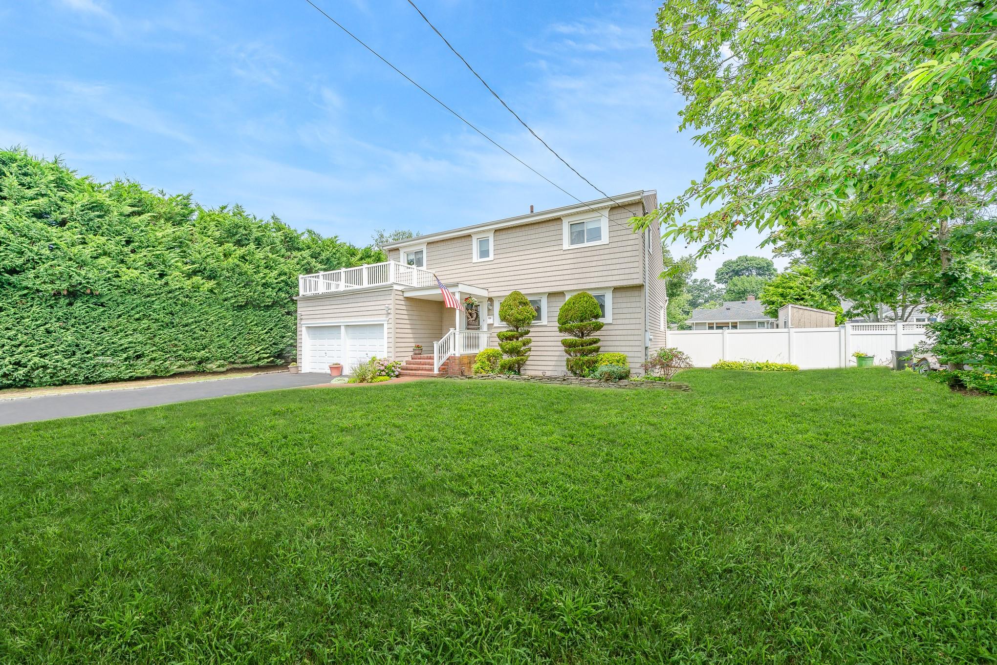 Massapequa, New York, 11758, United States, 4 Bedrooms Bedrooms, ,2 BathroomsBathrooms,Residential,For Sale,1904411