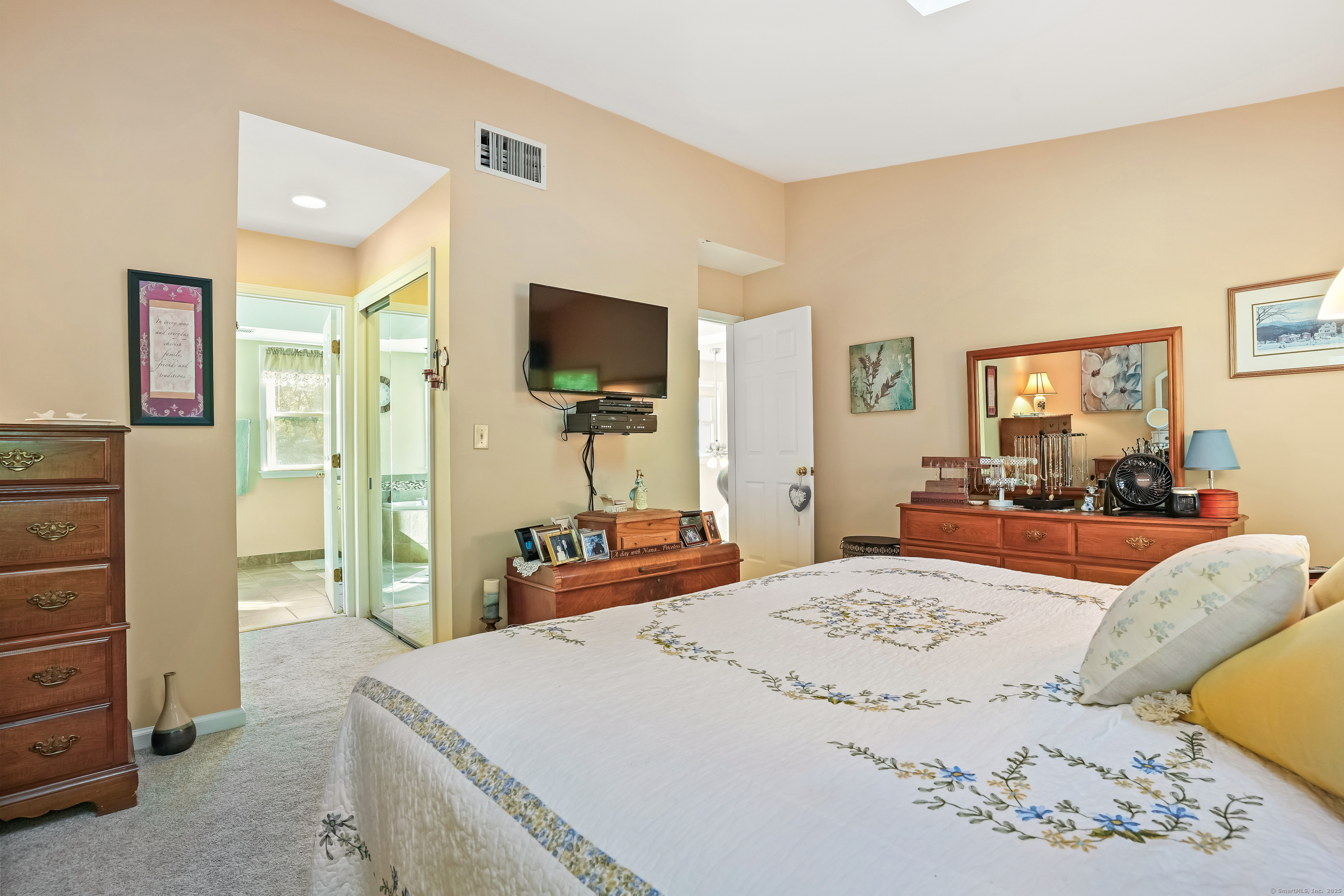 New Milford, Connecticut, 06776, United States, 2 Bedrooms Bedrooms, ,3 BathroomsBathrooms,Residential,For Sale,1970230