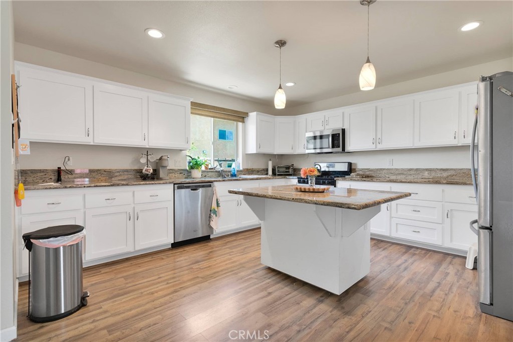 Lucerne Valley, California, 92356, United States, 6 Bedrooms Bedrooms, ,5 BathroomsBathrooms,Residential,For Sale,1986266