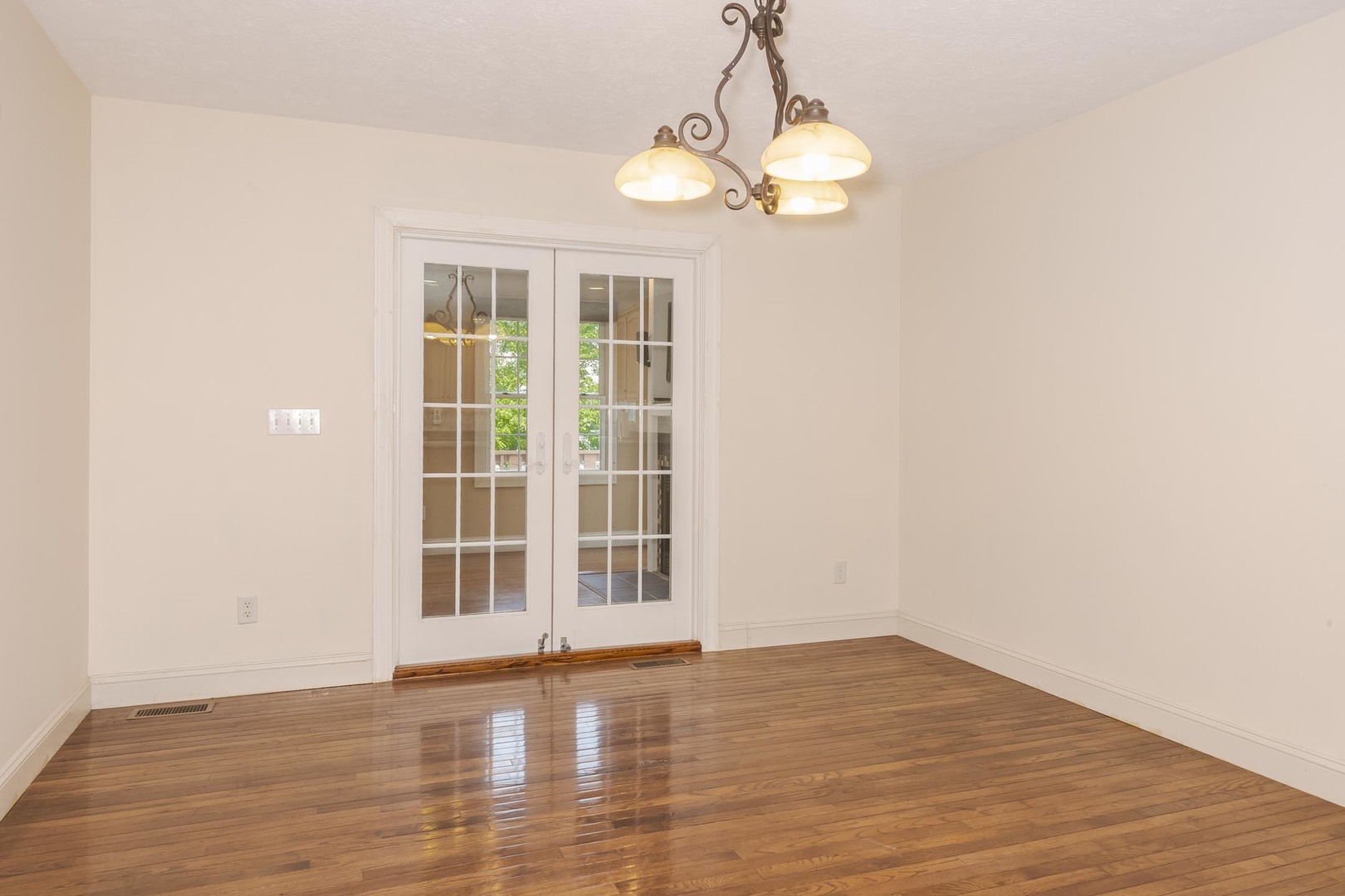 Bloomington, Illinois, 61704, United States, 4 Bedrooms Bedrooms, ,4 BathroomsBathrooms,Residential,For Sale,1957101