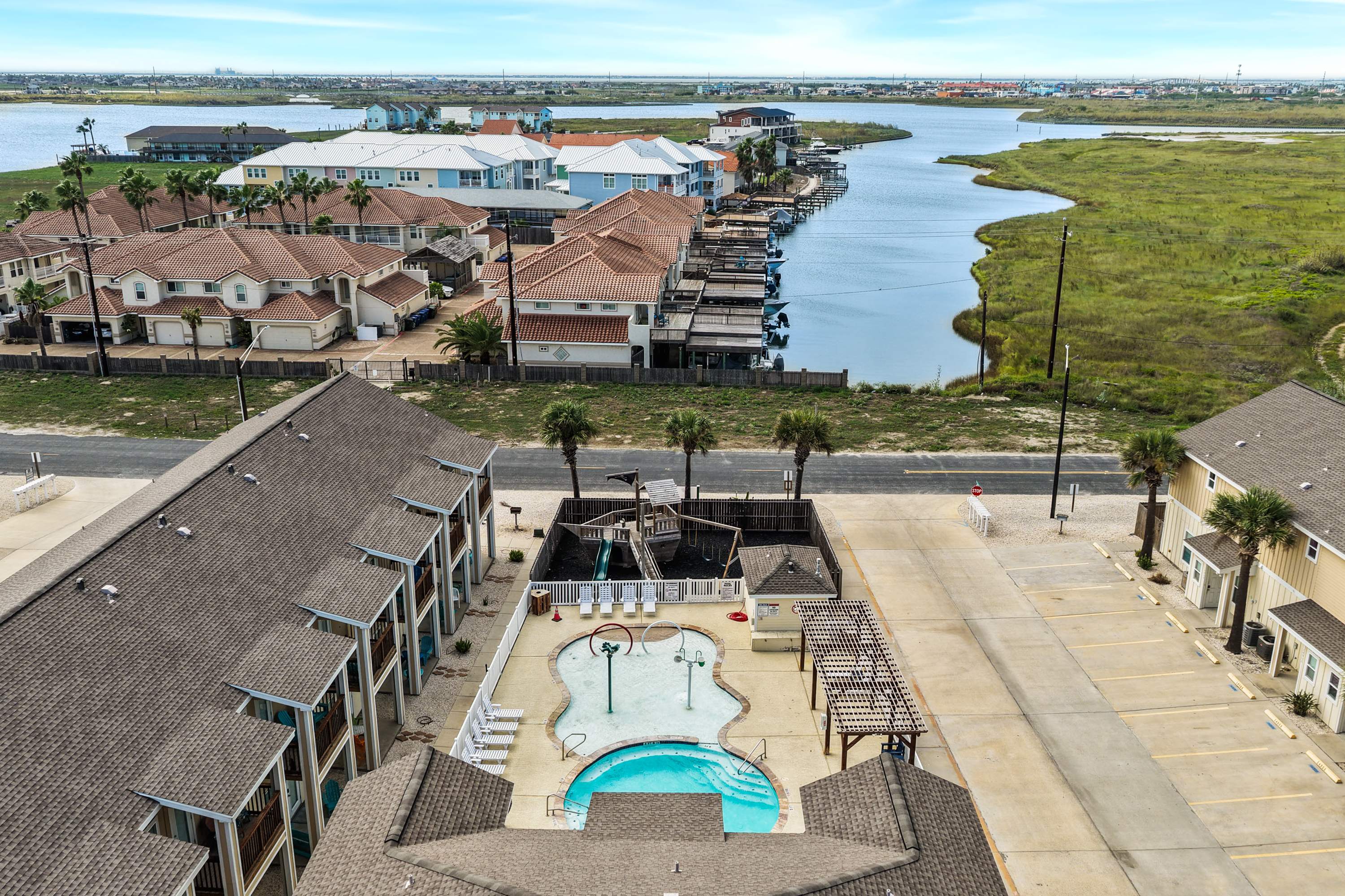  Coastal Townhome Retreat - 物件實景