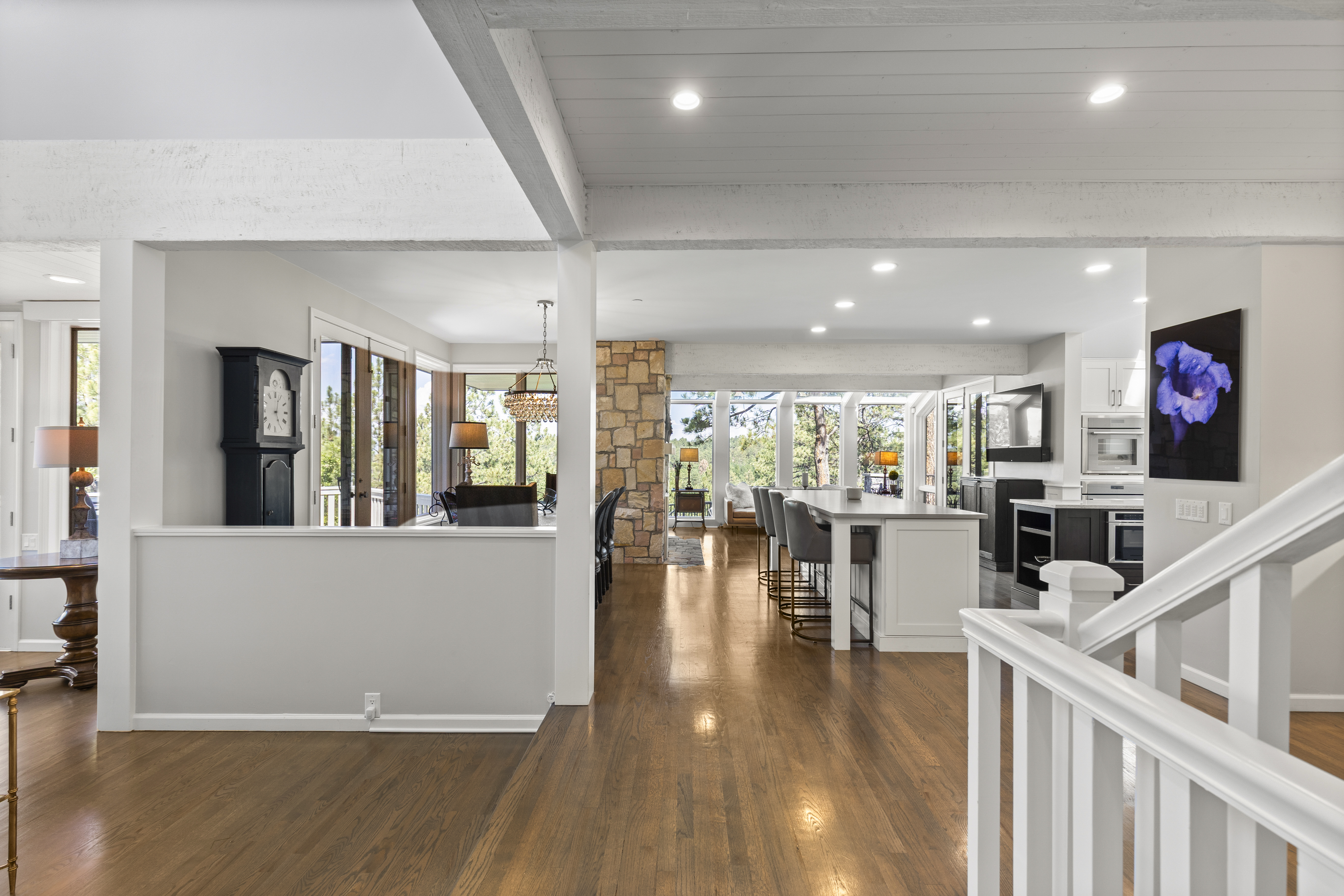  Exquisitely Updated Home - 物件實景