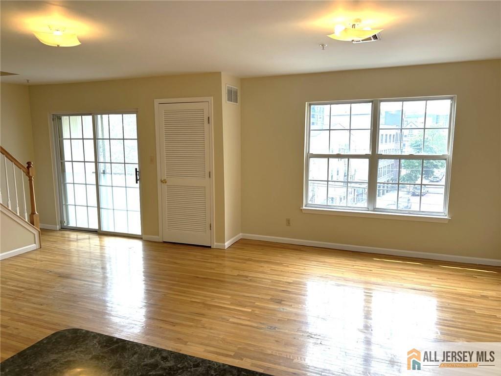 Newark, New Jersey, 07105, United States, 2 Bedrooms Bedrooms, ,3 BathroomsBathrooms,Residential,For Sale,1877508