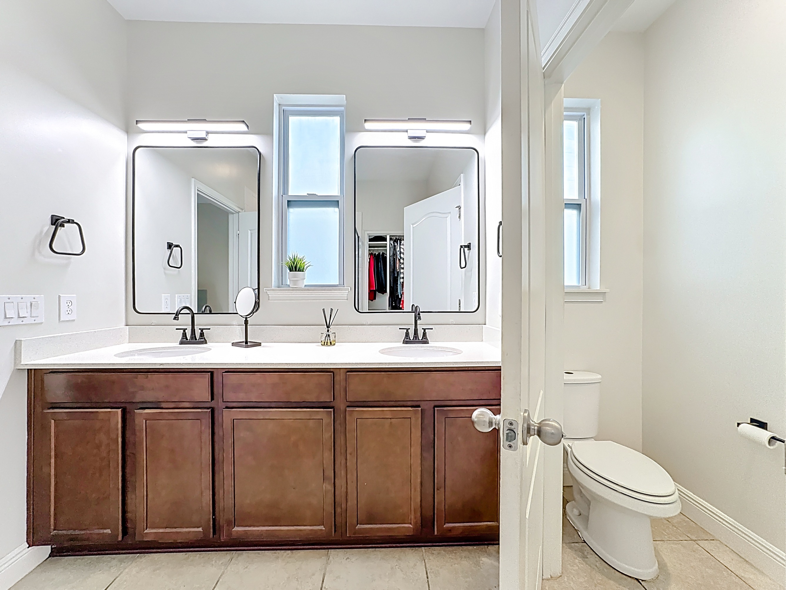 Winter Garden, Florida, 34787, United States, 5 Bedrooms Bedrooms, ,4 BathroomsBathrooms,Residential,For Sale,2010379