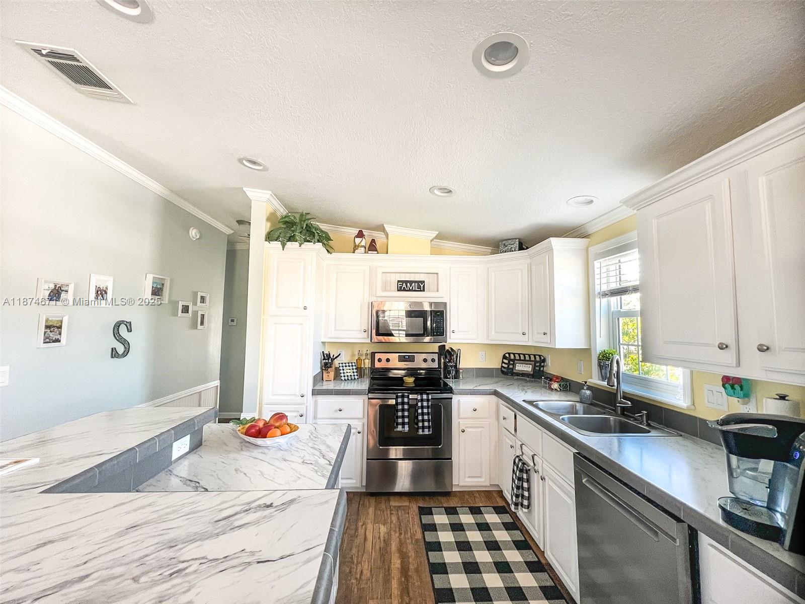 Tavernier, Florida, 33070, United States, 2 Bedrooms Bedrooms, ,2 BathroomsBathrooms,Residential,For Sale,1941688