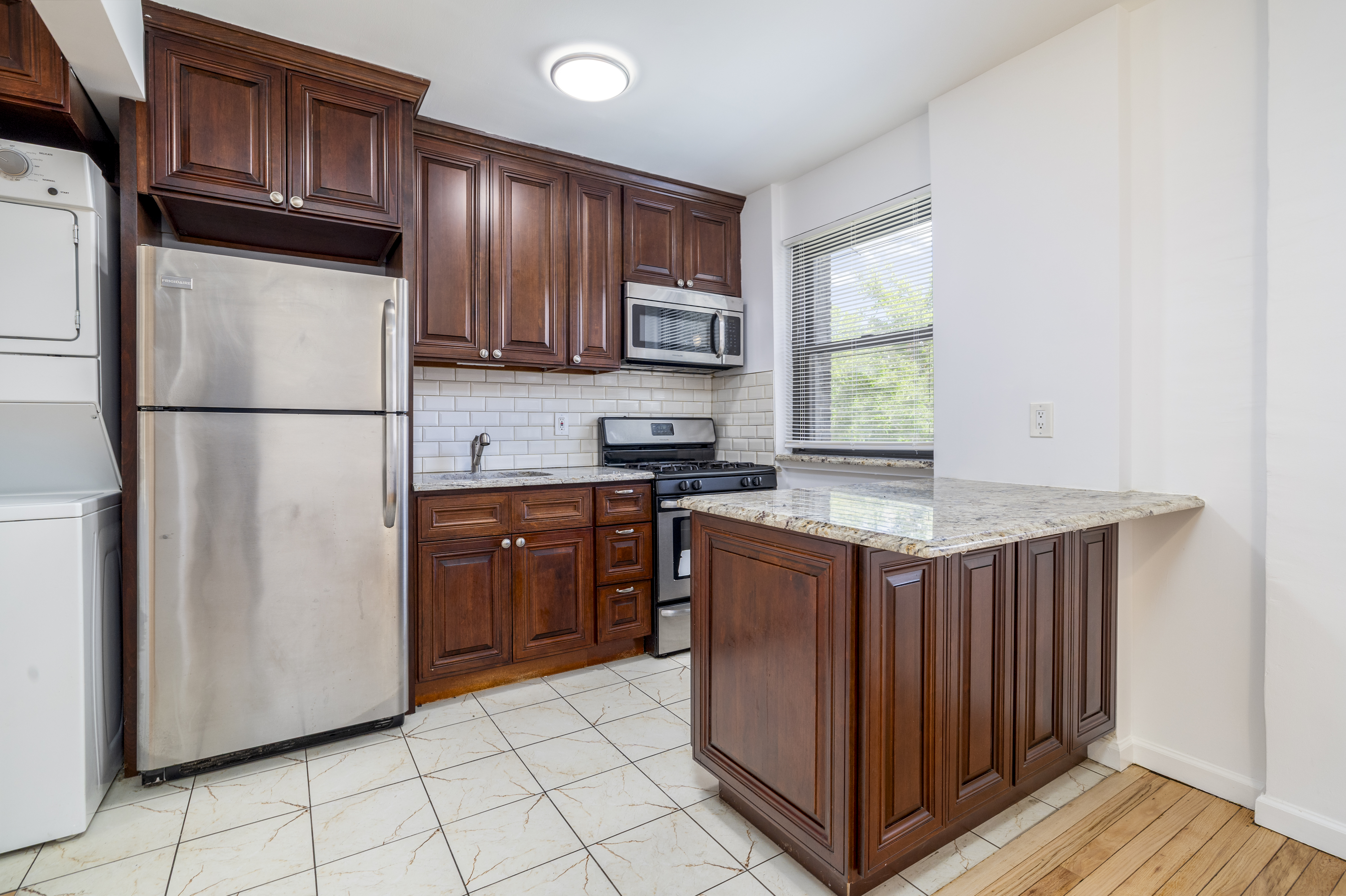  86-29 Shore Parkway, Howard Beach, NY, 11414 - 物件實景