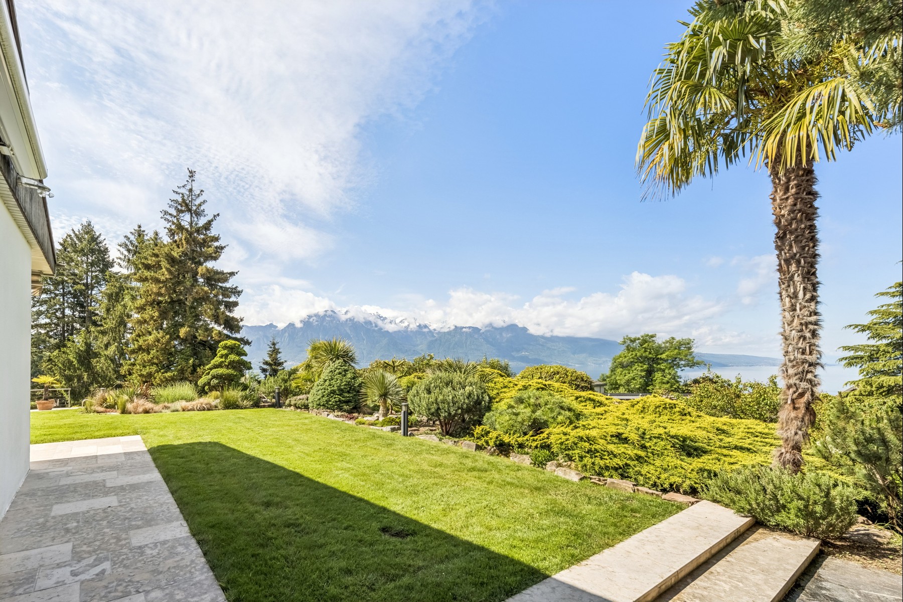 Unique property combining contemporary volumes, nature and spectacular views - 物件實景