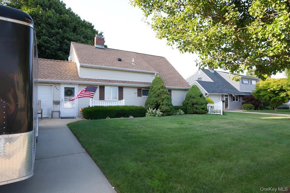 Sprucewood Dr, Levittown, NY 11756 #1