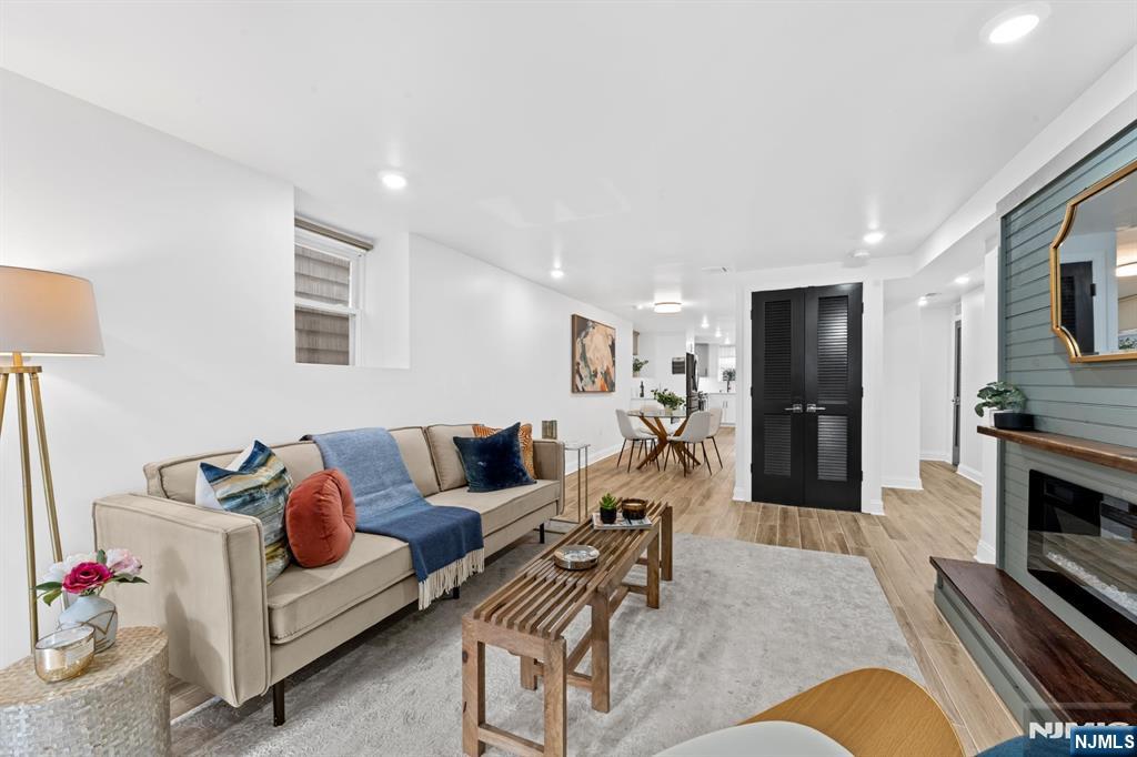 Jersey City, New Jersey, 07307, United States, 3 Bedrooms Bedrooms, ,3 BathroomsBathrooms,Residential,For Sale,1966412