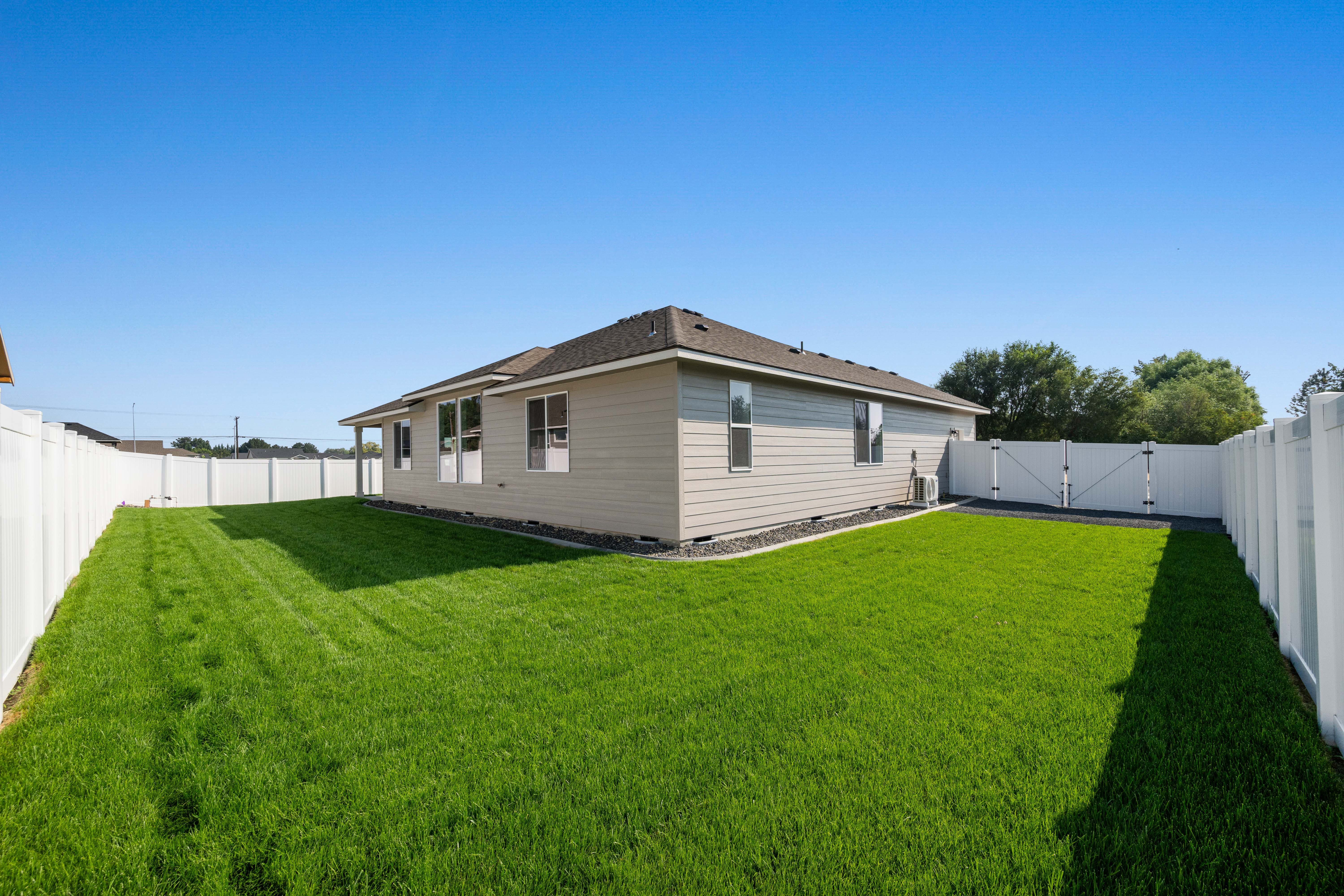  Fully Fenced, Fully Landscaped 4 Bedrooms - 物件實景