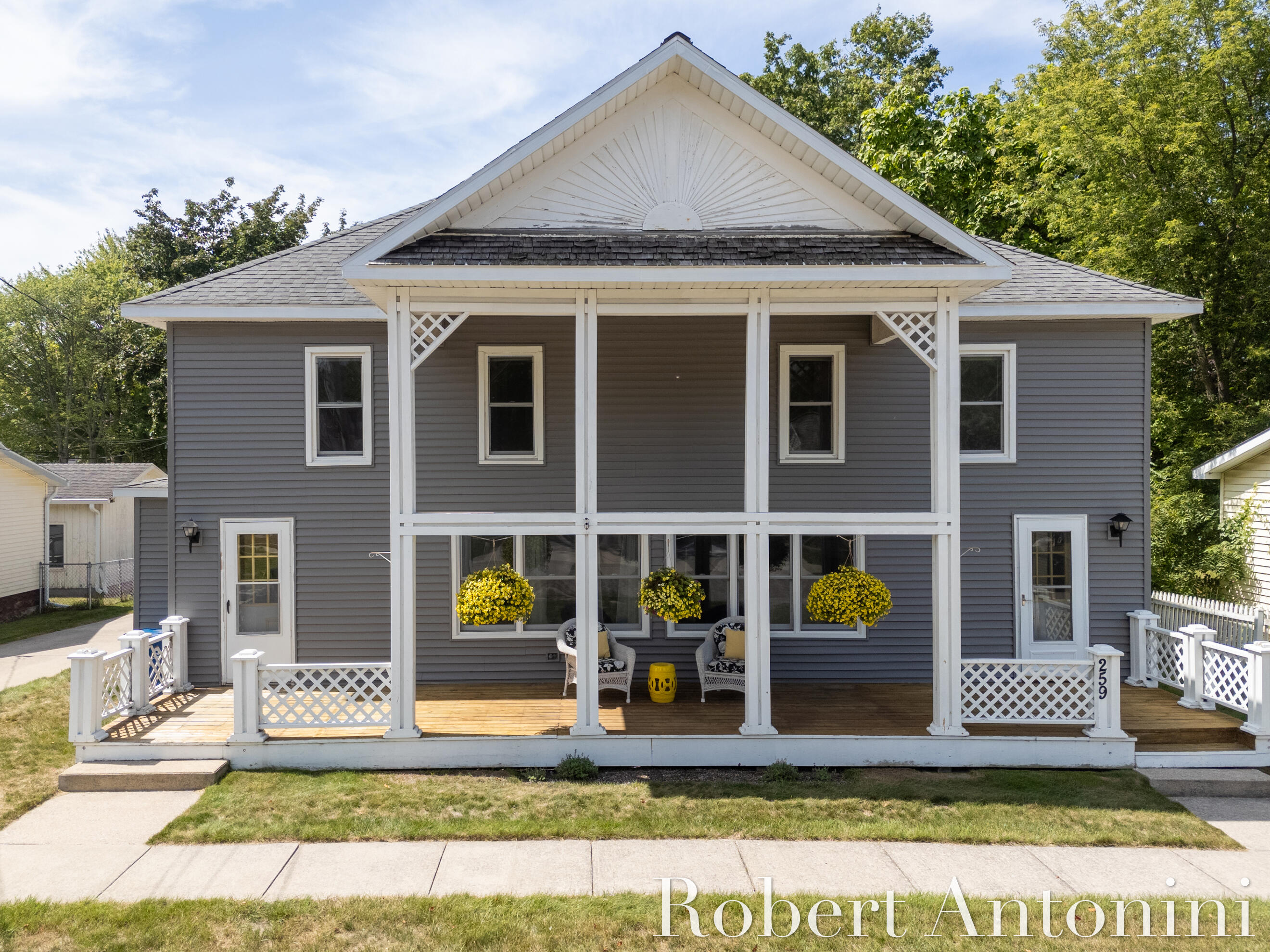 Wythe St, Pentwater, MI 49449