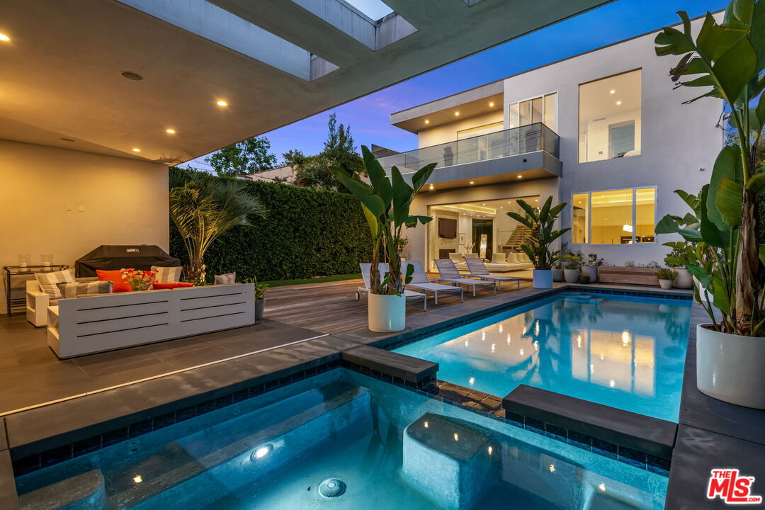 Los Angeles, California, 90046, United States, 5 Bedrooms Bedrooms, ,2 BathroomsBathrooms,Residential,For Sale,1829471