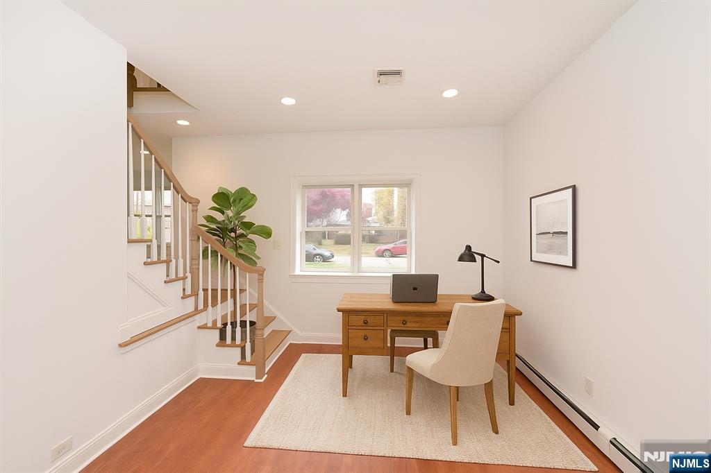 Mahwah, New Jersey, 07430, United States, 4 Bedrooms Bedrooms, ,3 BathroomsBathrooms,Residential,For Sale,1989324