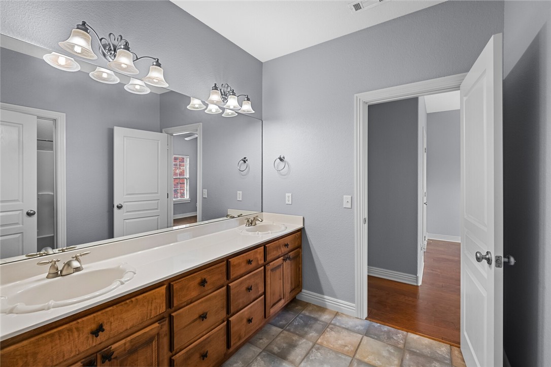 Bentonville, Arkansas, 72712, United States, 4 Bedrooms Bedrooms, ,4 BathroomsBathrooms,Residential,For Sale,1805614