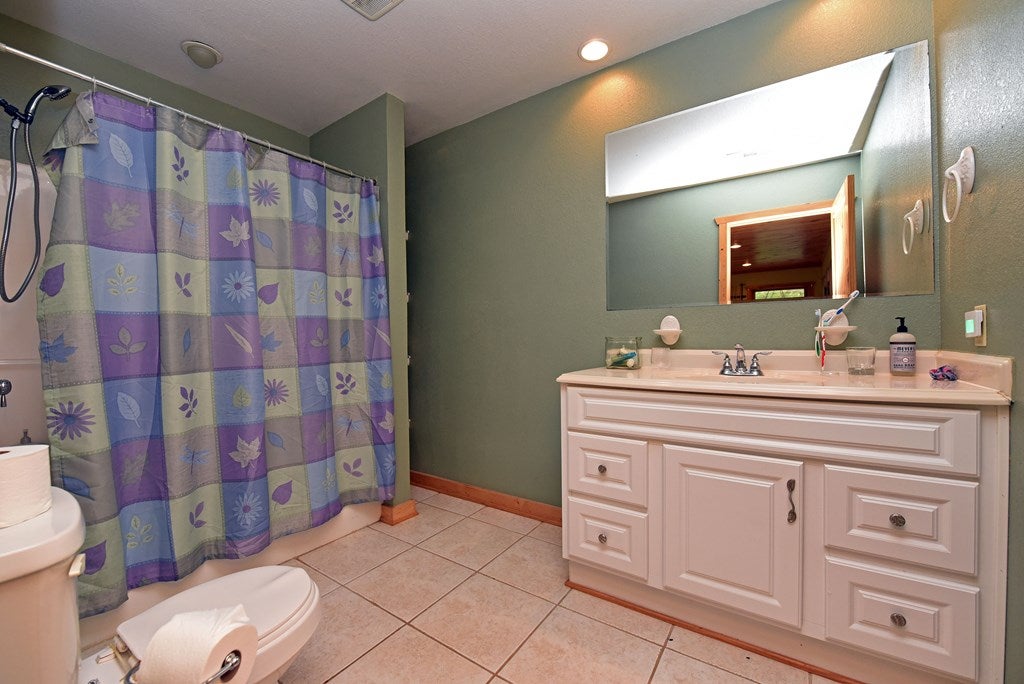 Blue Ridge, Georgia, 30513, United States, 4 Bedrooms Bedrooms, ,3 BathroomsBathrooms,Residential,For Sale,1889495