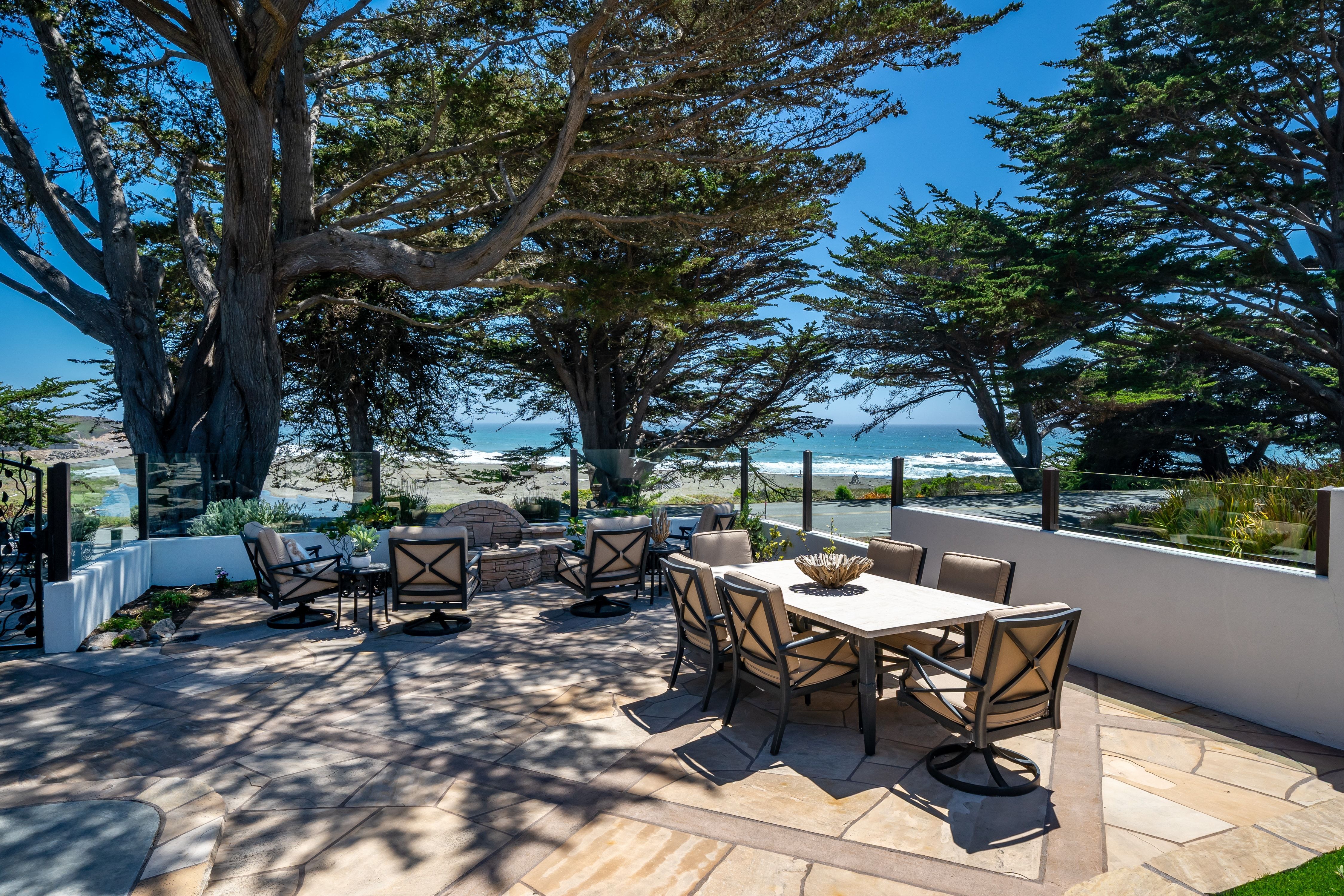  Rare Single-Level Oceanfront Retreat on World-Famous Moonstone Beach - 物件實景